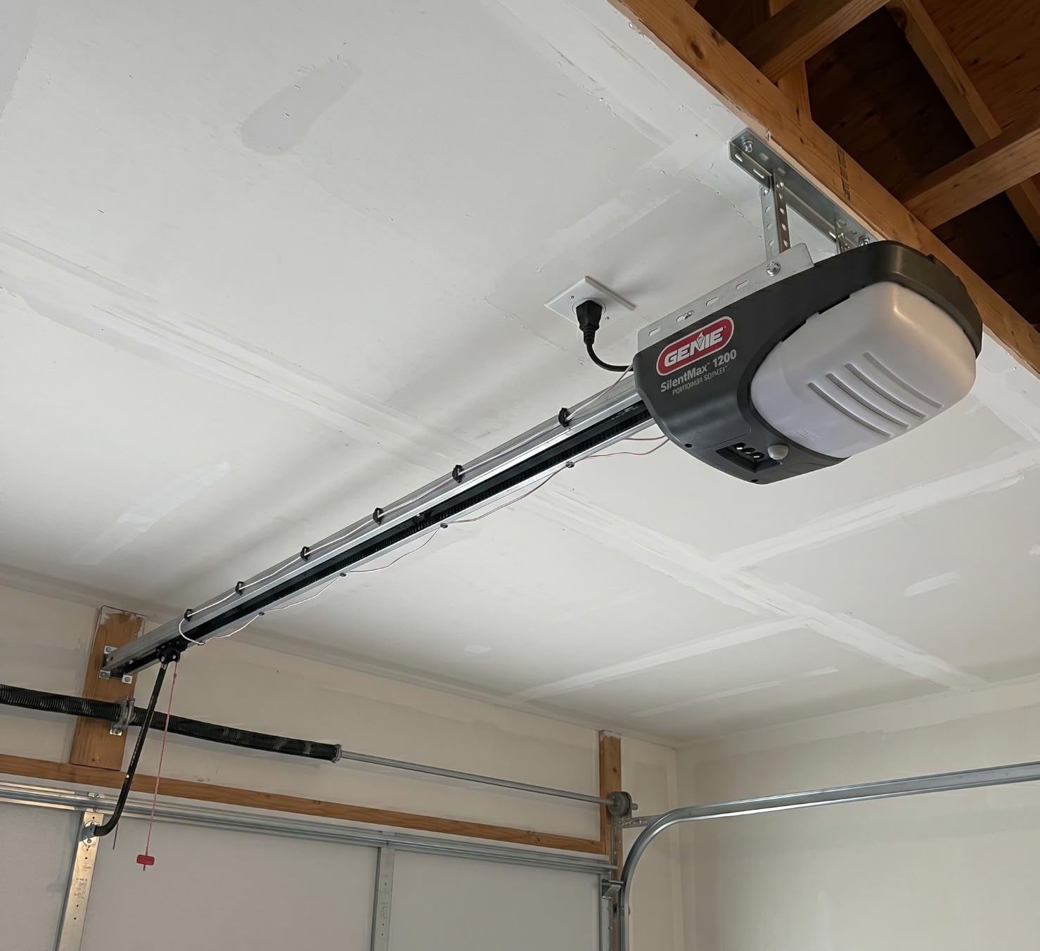 Genie SilentMax 1200 Model 4042-TKH Garage Door Opener with Motion Detection Lighting, Ultra-Quiet Steel-Reinforced Belt Drive, 140V DC Motor customer photo 1