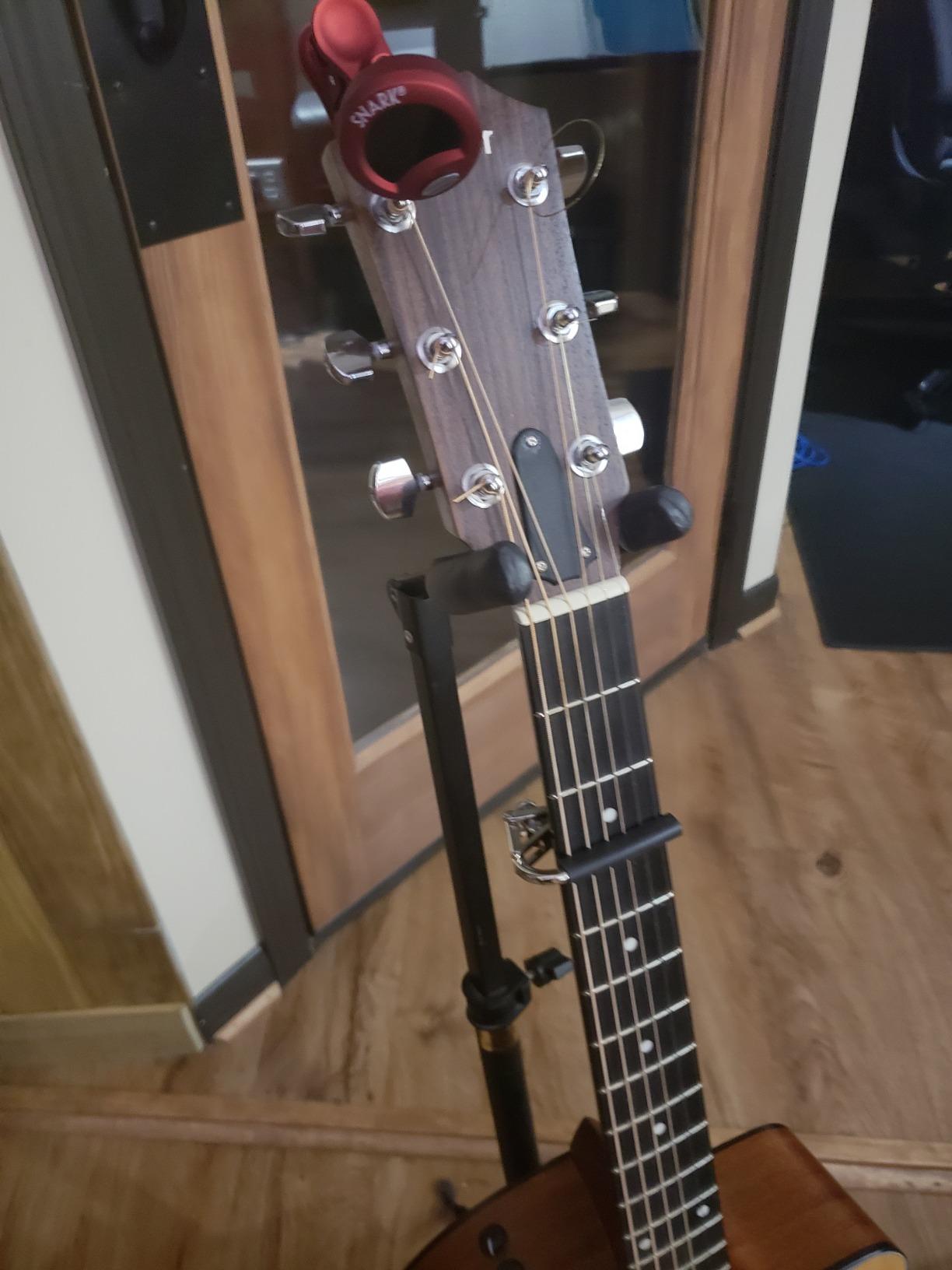 Shubb C1 Standard Acoustic Guitar Capo - Polished Nickel customer photo 2