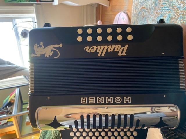 HOHNER Accordion Panther 3-Row Diatonic, 3100FB (Black) customer photo 2