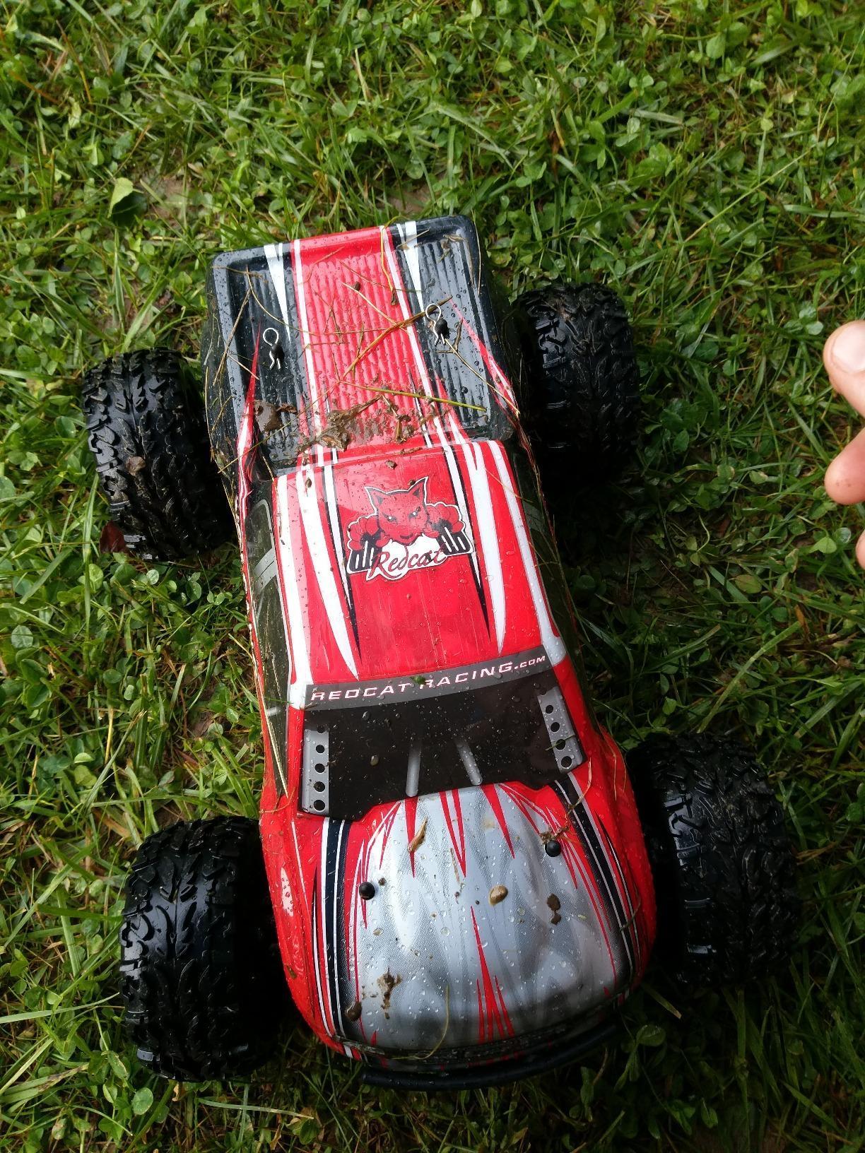 Redcat Racing Volcano EPX 1/10 Scale Electric RC Monster Truck - 4WD RC Truck with 2.4GHz Radio, Waterproof Electronics, 19T Brushed 550 Motor, Battery & Charger, Red customer photo 1