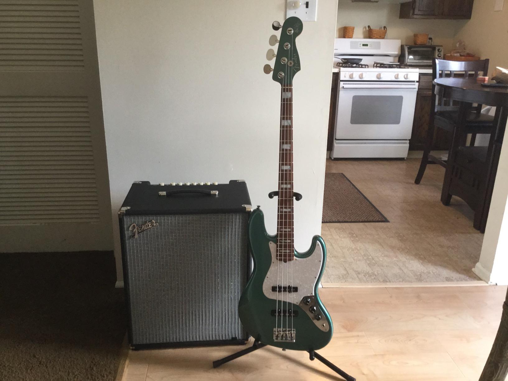 Fender Rumble 500 V3 Bass Amp for Bass Guitar, 500 Watts, 2x10 Inch Eminence Speakers with Compression Horn, Overdrive Circuit, Tone Voicing, Effects Loop and Direct XLR Output customer photo 1