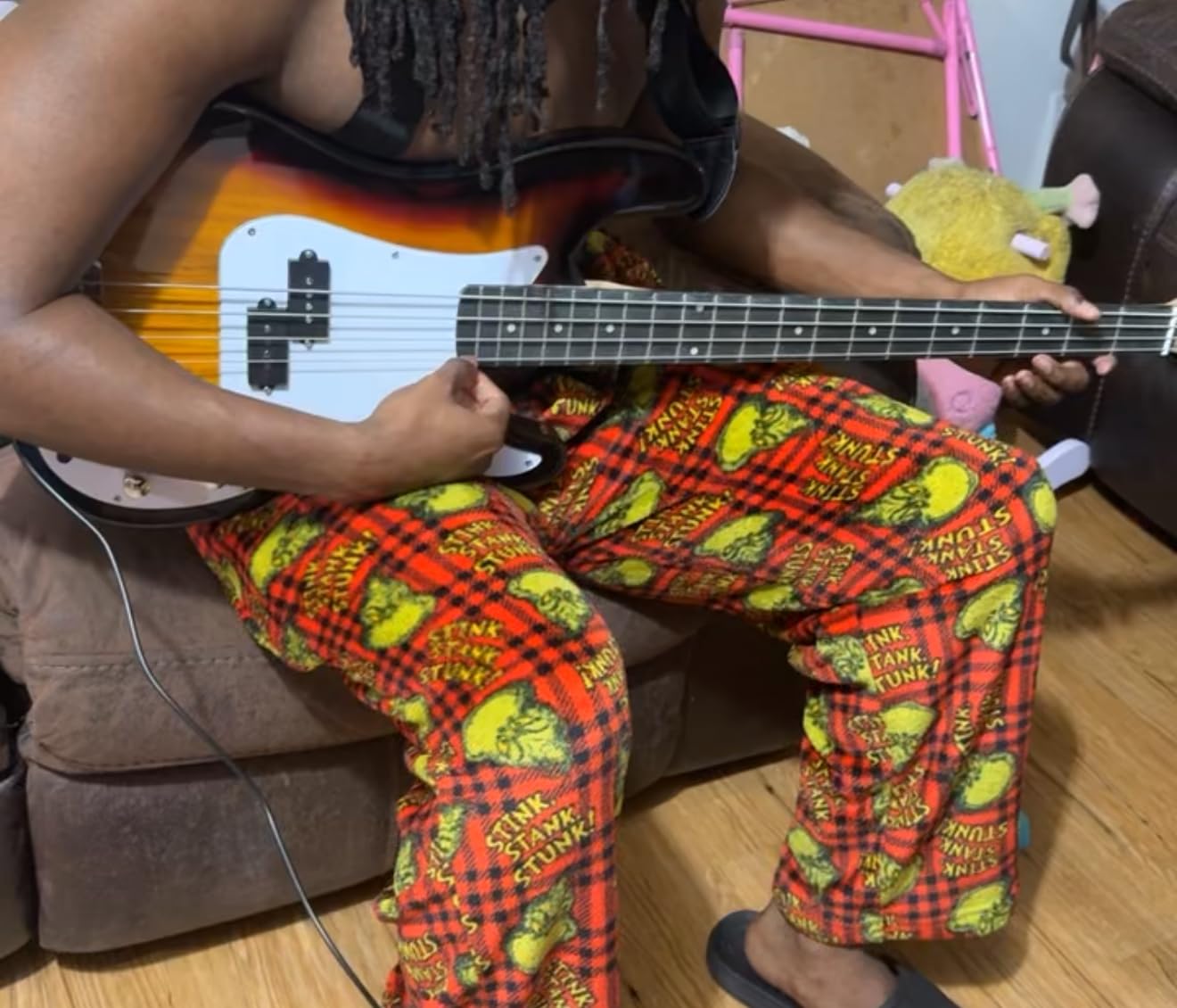 Stedman Beginner Series Bass Guitar Bundle with 15-Watt Amp, Gig Bag, Instrument Cable, Strap, Strings, Picks, and Polishing Cloth - Metallic Blue customer photo 2