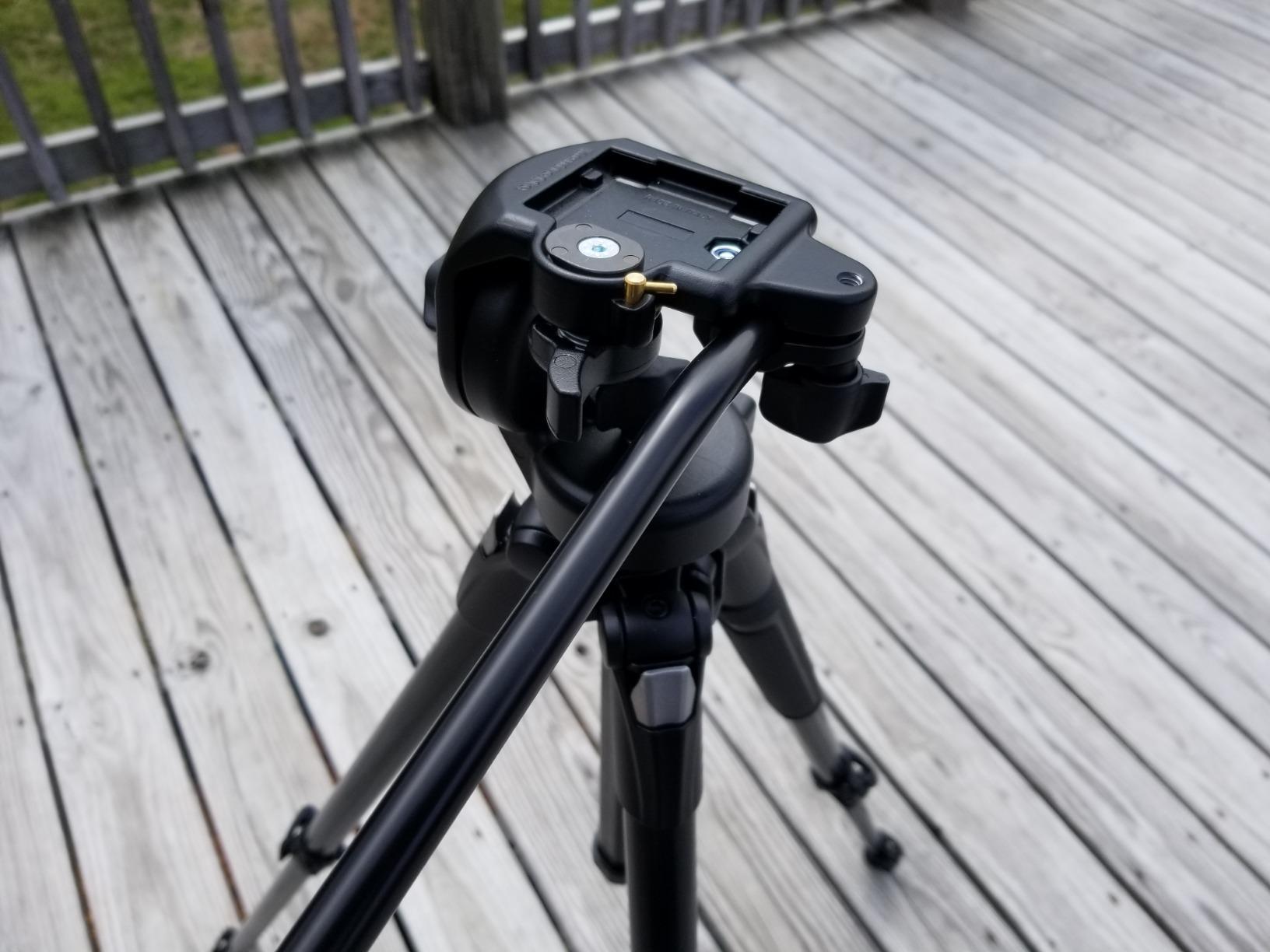 Manfrotto 290 Xtra Aluminum 3-Section Tripod Kit with Fluid Video Head (MK290XTA3-2WUS) Black customer photo 1