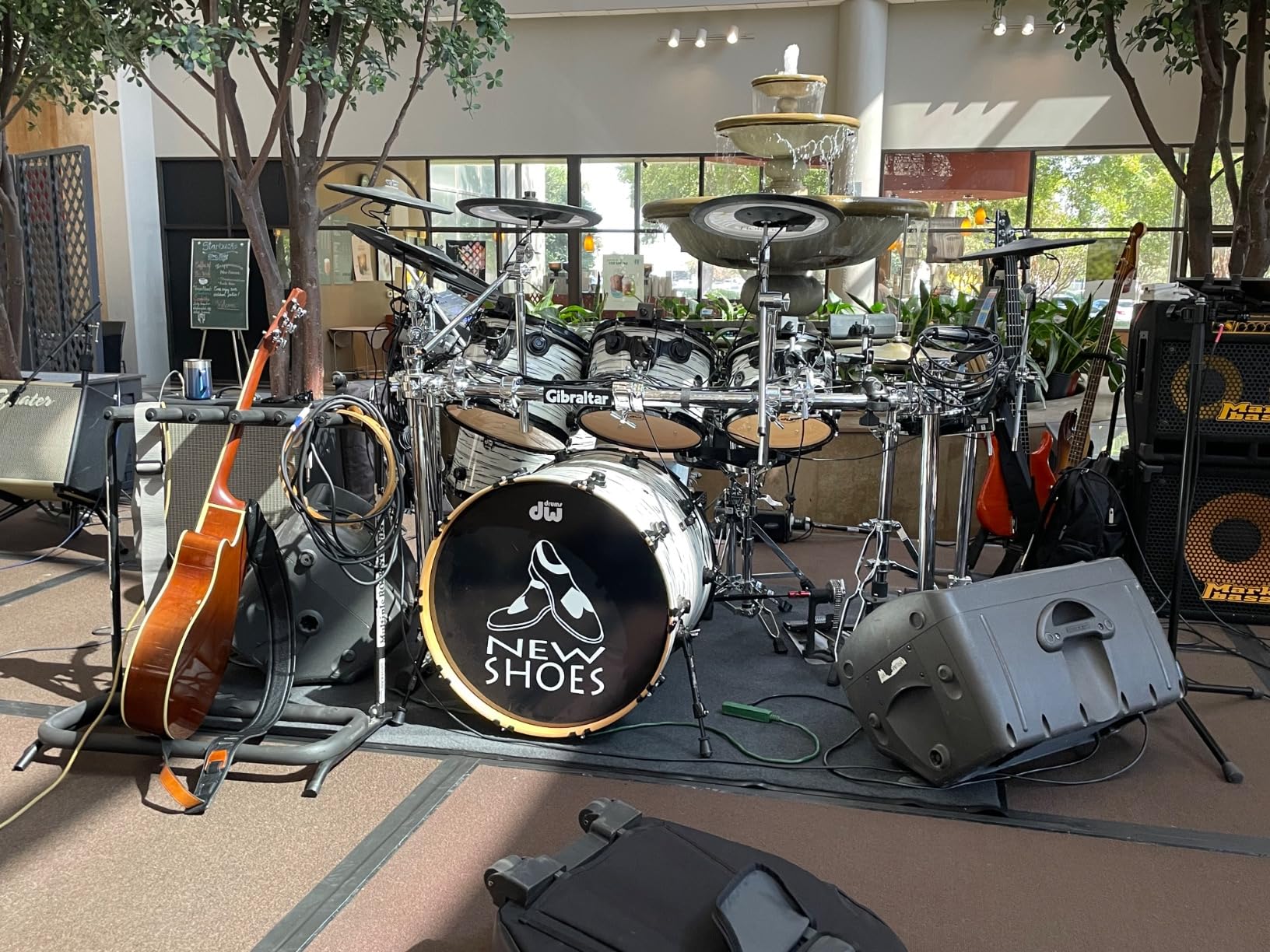 Drum Workshop (DWCPRUG2), Inc. DW Drum Set Rug, Black, 62