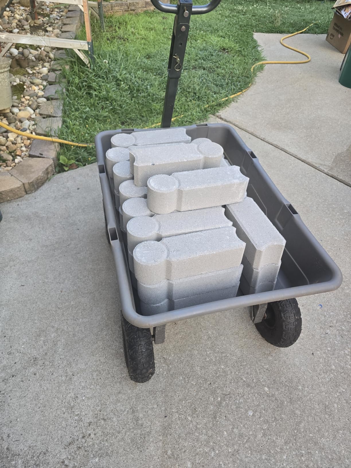 Gorilla Carts Heavy-Duty Poly Yard Dump Cart, 6 Cu Ft Tub, 1200 lb Haul Capacity, Black customer photo 2