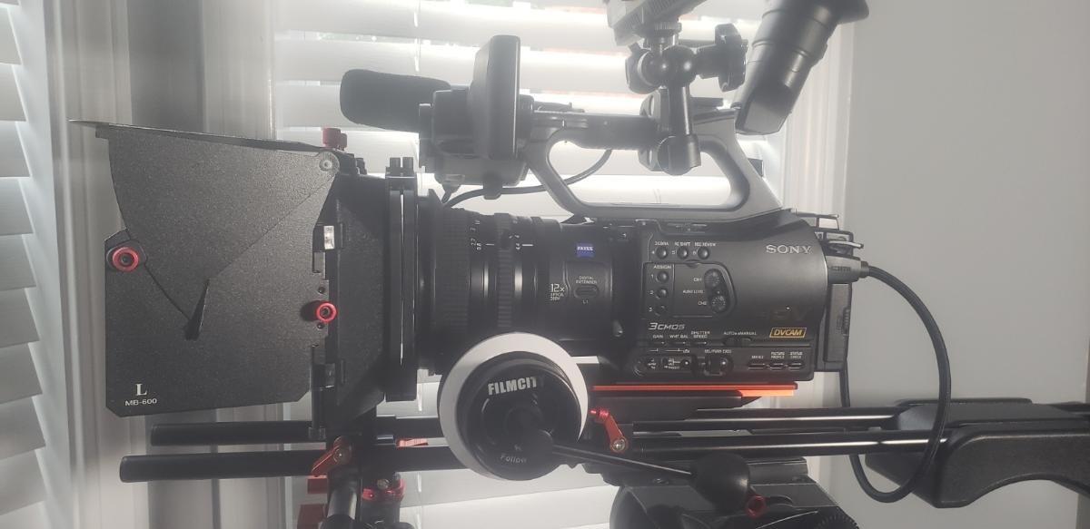 HS-2 Follow Focus with Hard Stops for Camera & Shoulder Rigs. 15mm Rod Quick Release Clamp. 0.8 Pitch Gear, 43 Teeth. Gear Belt Fits 46 to 110mm Lenses. Speed Crank Included (HS-2) customer photo 2