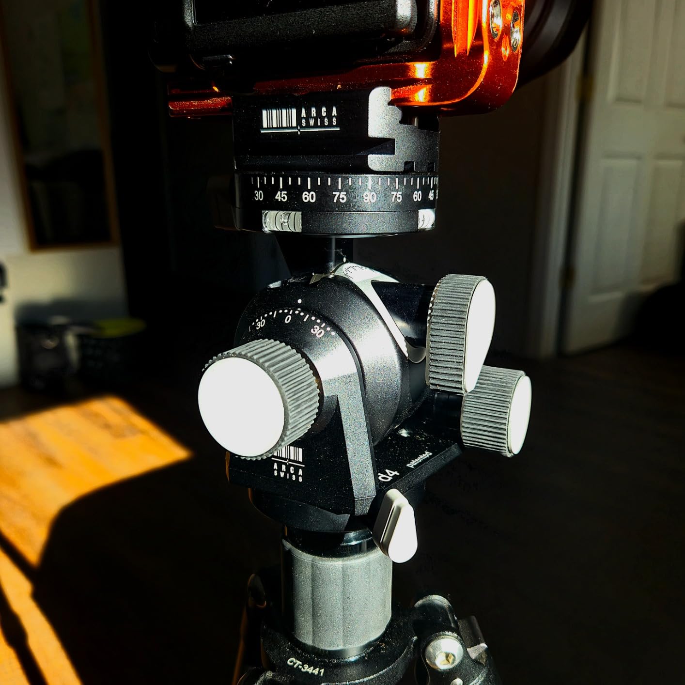 Arca-Swiss d4 Geared Tripod Head with Quick Set Classic Device (Plate Not Included) customer photo 1
