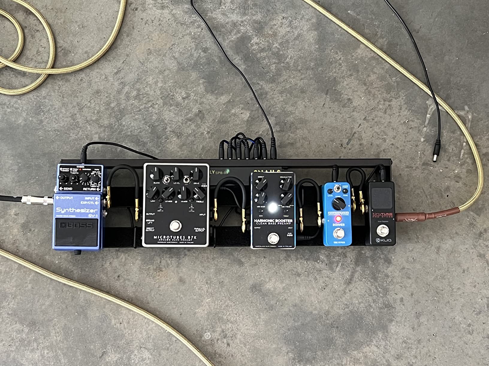 Darkglass Microtubes B7K V2 Bass Preamp Pedal for Electric Bass w/Overdrive, 4-band EQ, and Balanced XLR Output customer photo 1