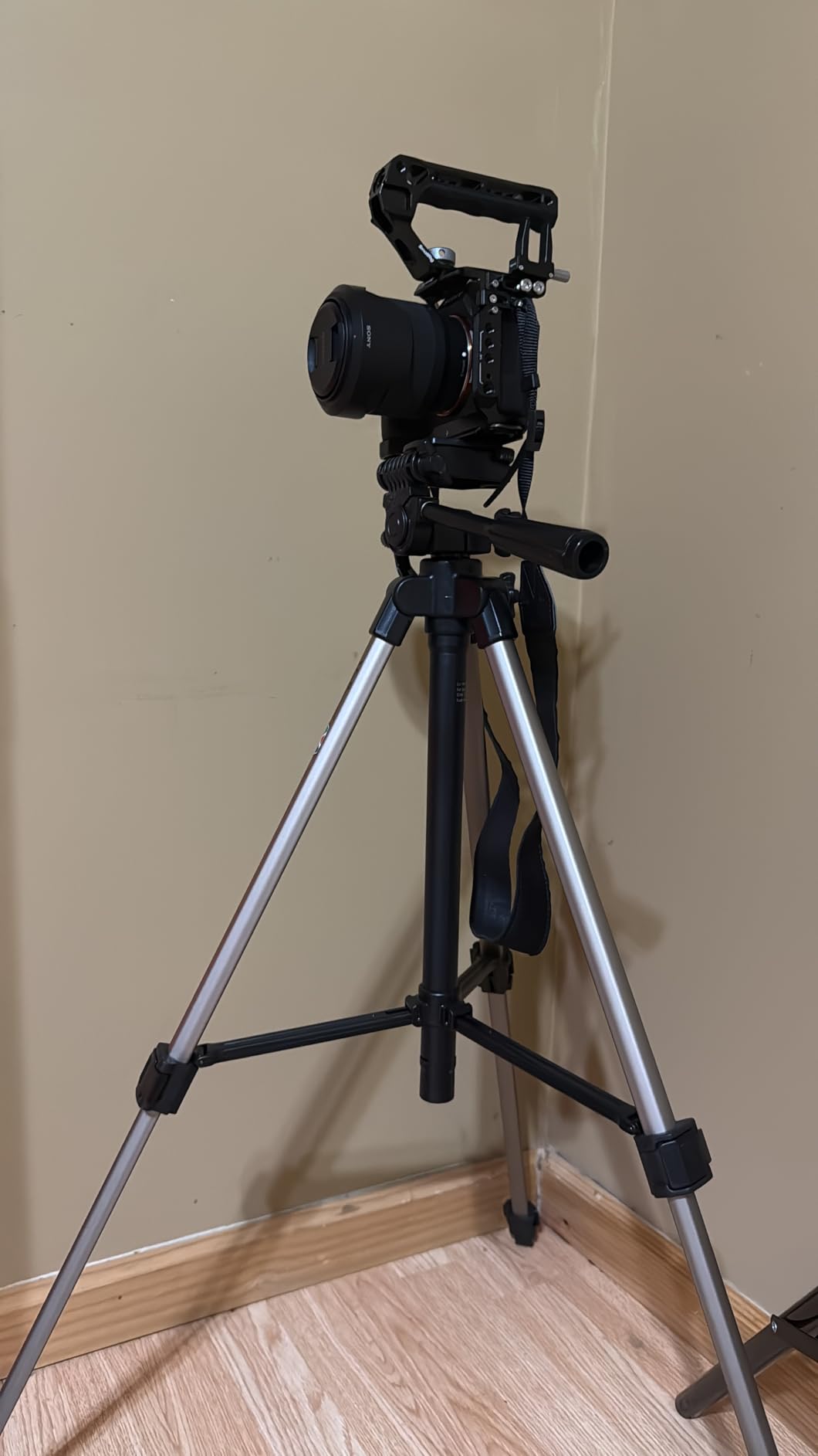 SmallRig A7 III / A7R III Camera Cage Kit for Sony Alpha 7 III/Alpha 7R III, Full Cage with Top Handle for ARRI and Cable Clamp, Built-in Cold Shoe and NATO Rails - 4198 customer photo 2