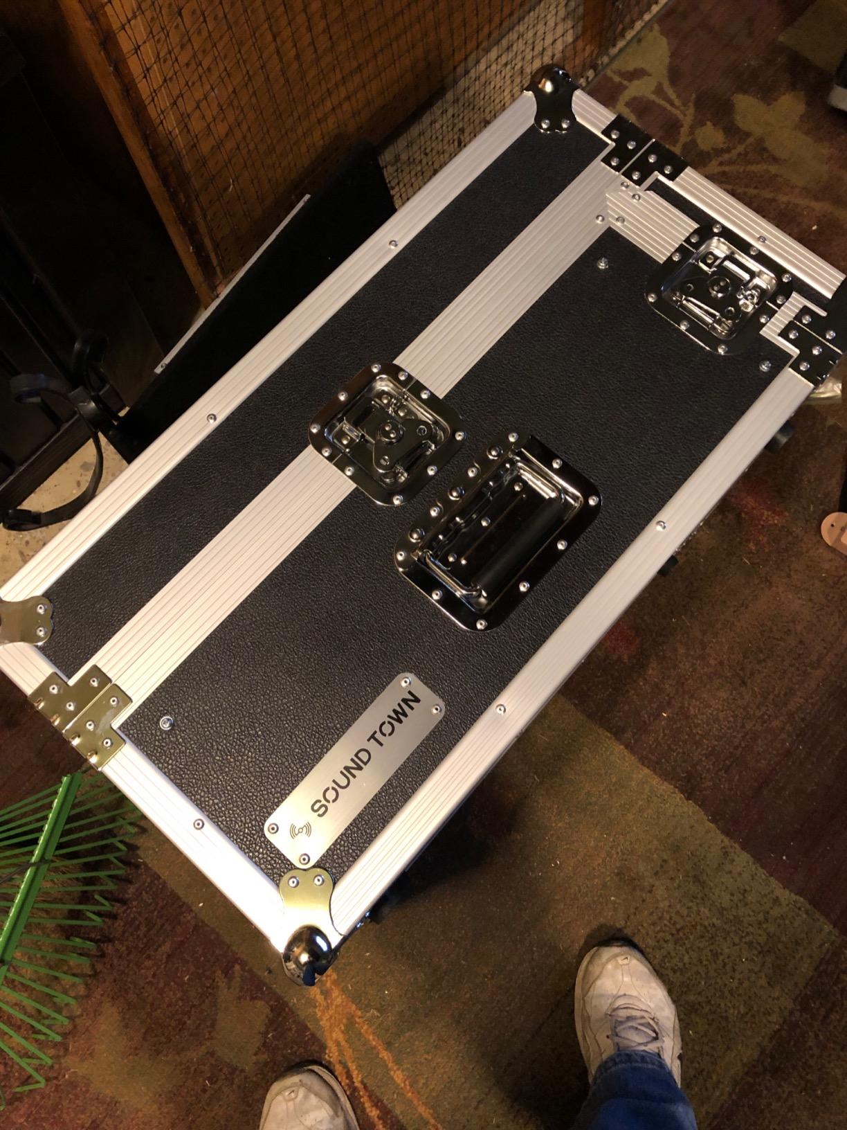 Sound Town 4U PA DJ Pro Audio Rack/Road ATA Case with 11U Slant Mixer Top, 20.2
