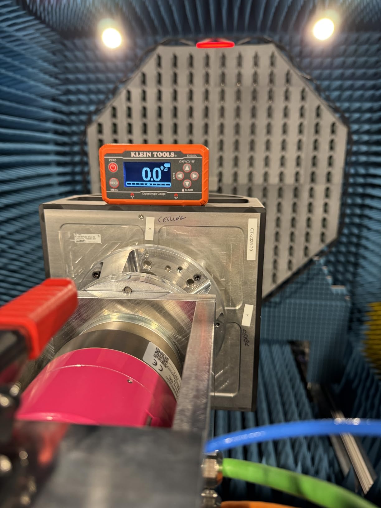 Klein Tools 935DAGL Digital Level Angle Finder with Programmable Angles, Measures 0 - 90 and 0 - 180 Degree or Dual Axis Bullseye Ranges customer photo 1