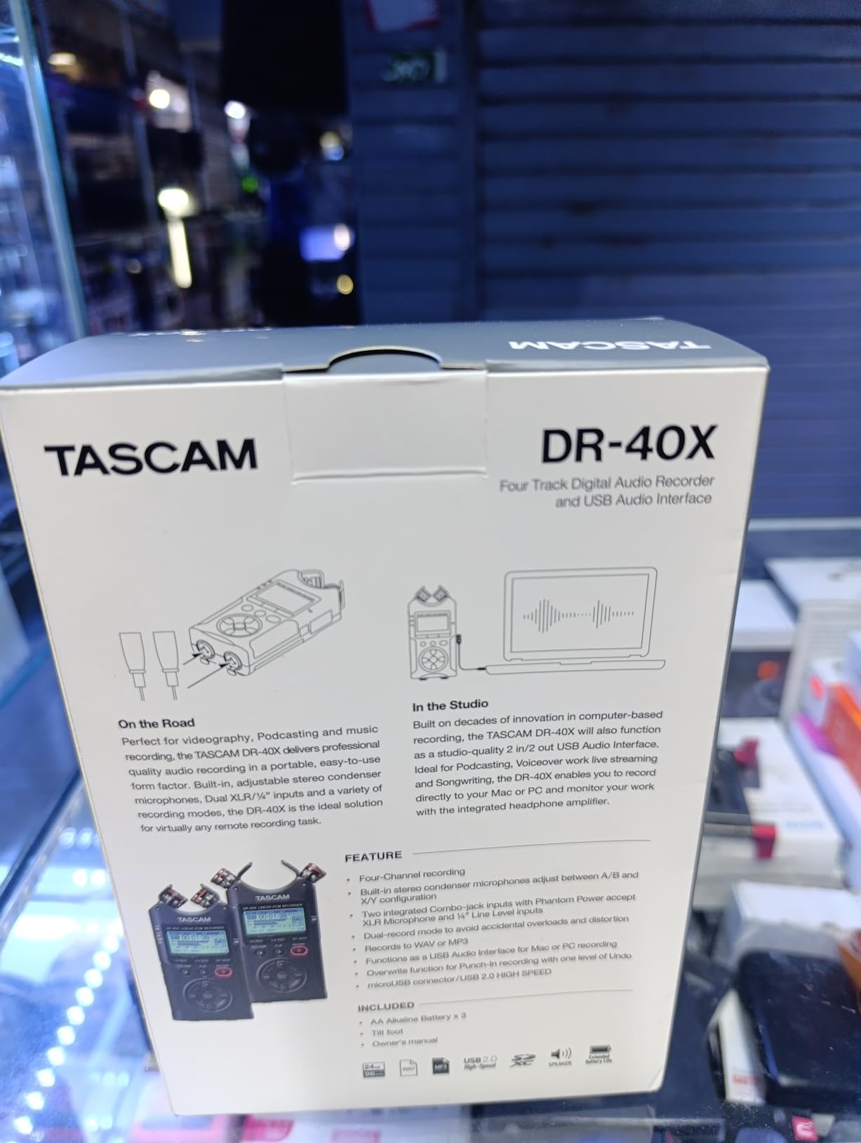 TASCAM DR-40X 4-Track Portable Handheld Field Recorder with 2 XLR/TRS Inputs, USB Audio Interface, Dual Adjustable Microphones for Stereo Recording of Music, Audio for Video and Podcasting customer photo 1