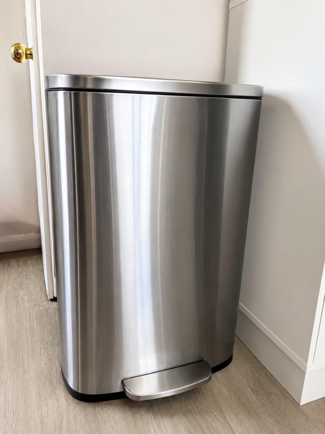 Amazon Basics LARGE Trash Can, 13.2 Gallon (50L), Smudge Resistant Rectangular Bin with Soft-Close Lid, Step Foot Pedal, Removable Inner Bucket, Brushed Stainless Steel, Satin Nickel Finish customer photo 2