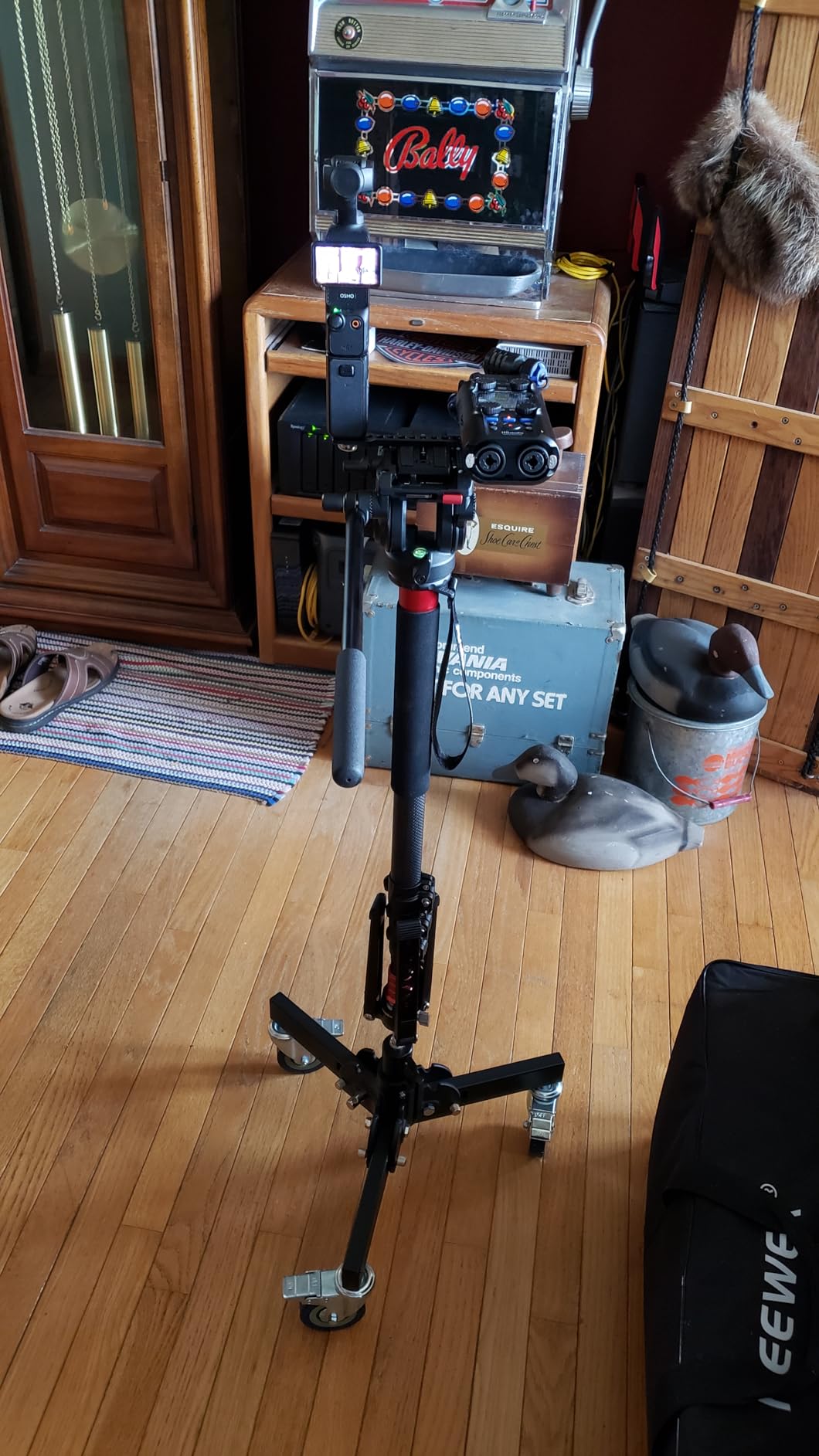 Avella CD324 Carbon Fiber Video Monopod Kit | Fluid Head, Removable Feet, 71 Inch, Max Load 13.2 LB, Canon Nikon Sony Olympus Panasonic DSLR customer photo 1