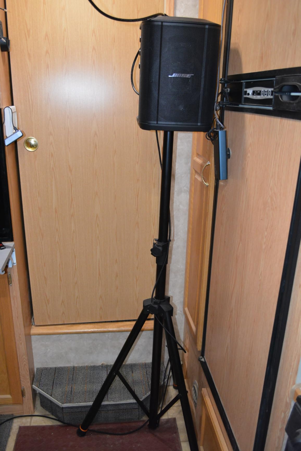 JBL Bags Standard Speaker Stand Set with Adjustable Height and Dual Diameter Pole, Includes (2) Speaker Stands and Carry Bag (JBLSPKSTMASET) customer photo 1