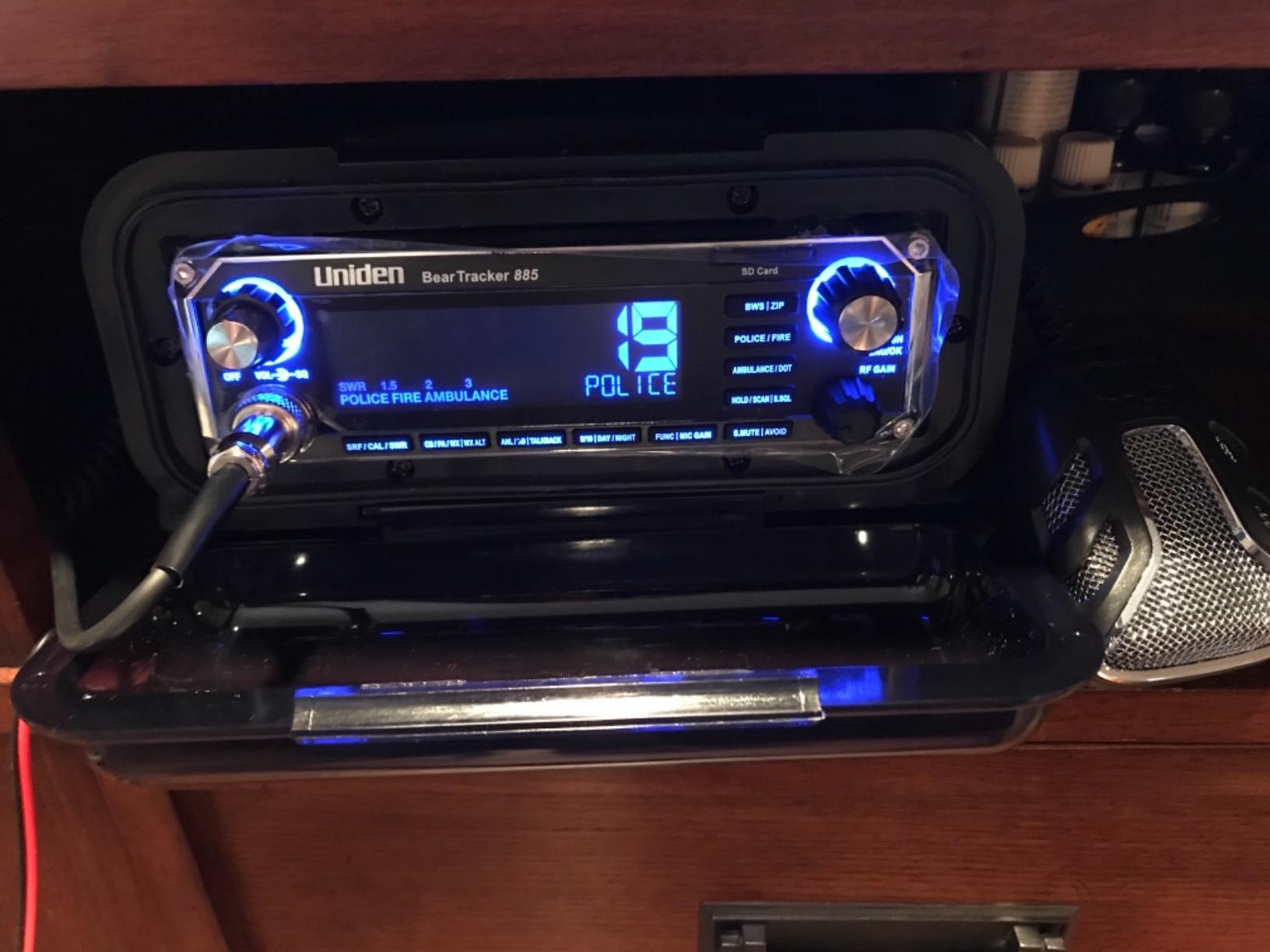 Uniden BEARTRACKER 885 Hybrid Full-Featured CB Radio + Digital TrunkTracking Police/Fire/Ambulance/DOT Scanner w/ BearTracker Warning System Alerts, 40-channel CB, 4-Watts power, 7-color display customer photo 2