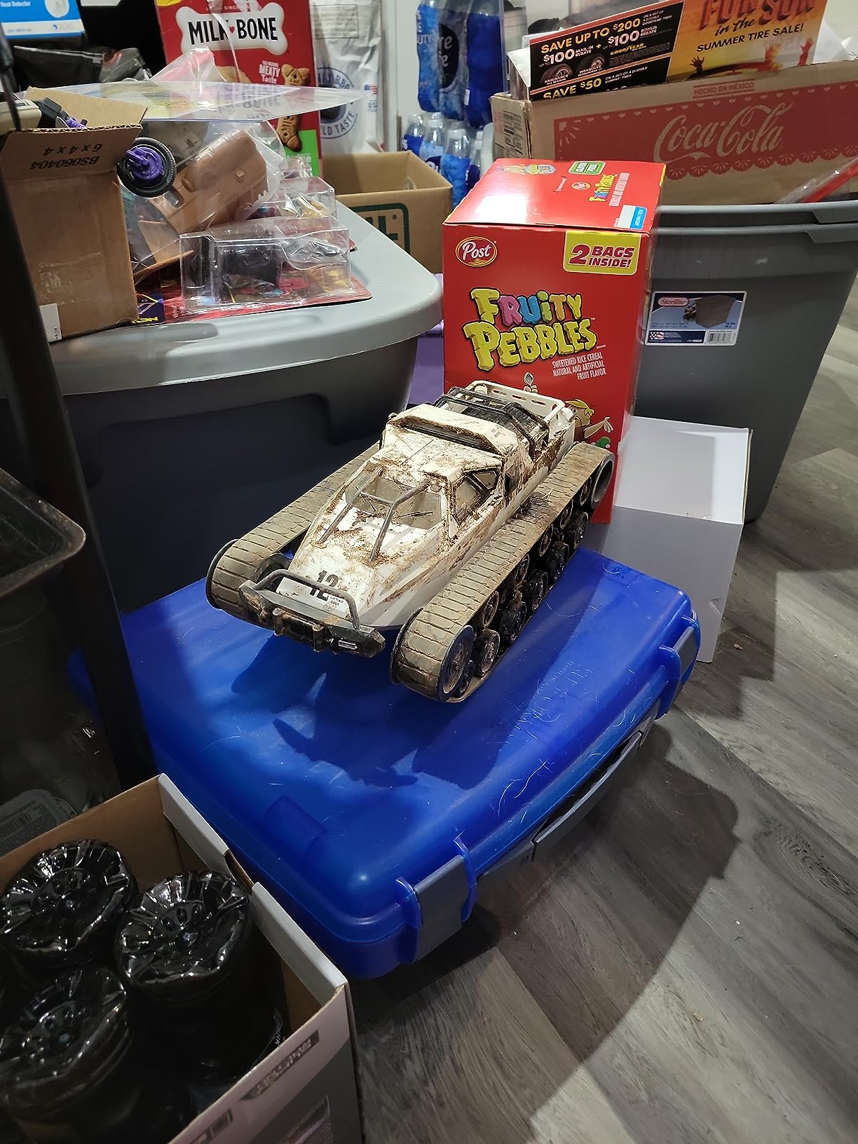 GoolRC RC Tank Car, 1/12 Scale 2.4GHz Remote Control Tank, 360 Rotating Off-Road RC Crawler Military Vehicle with Rechargeable Battery Gifts for Adults (White) customer photo 1