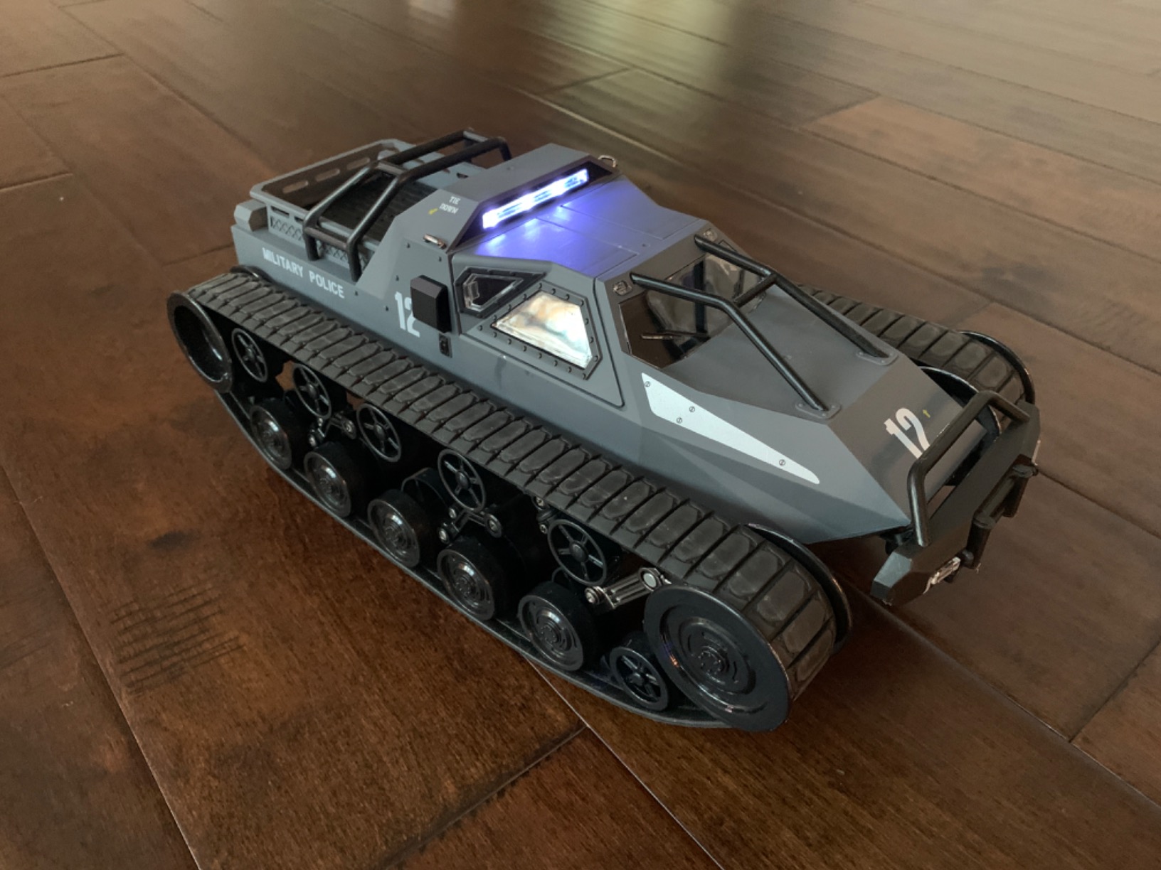 GoolRC RC Tank Car, 1/12 Scale 2.4GHz Remote Control Tank, 360 Rotating Off-Road RC Crawler Military Vehicle with Rechargeable Battery Gifts for Adults (White) customer photo 2
