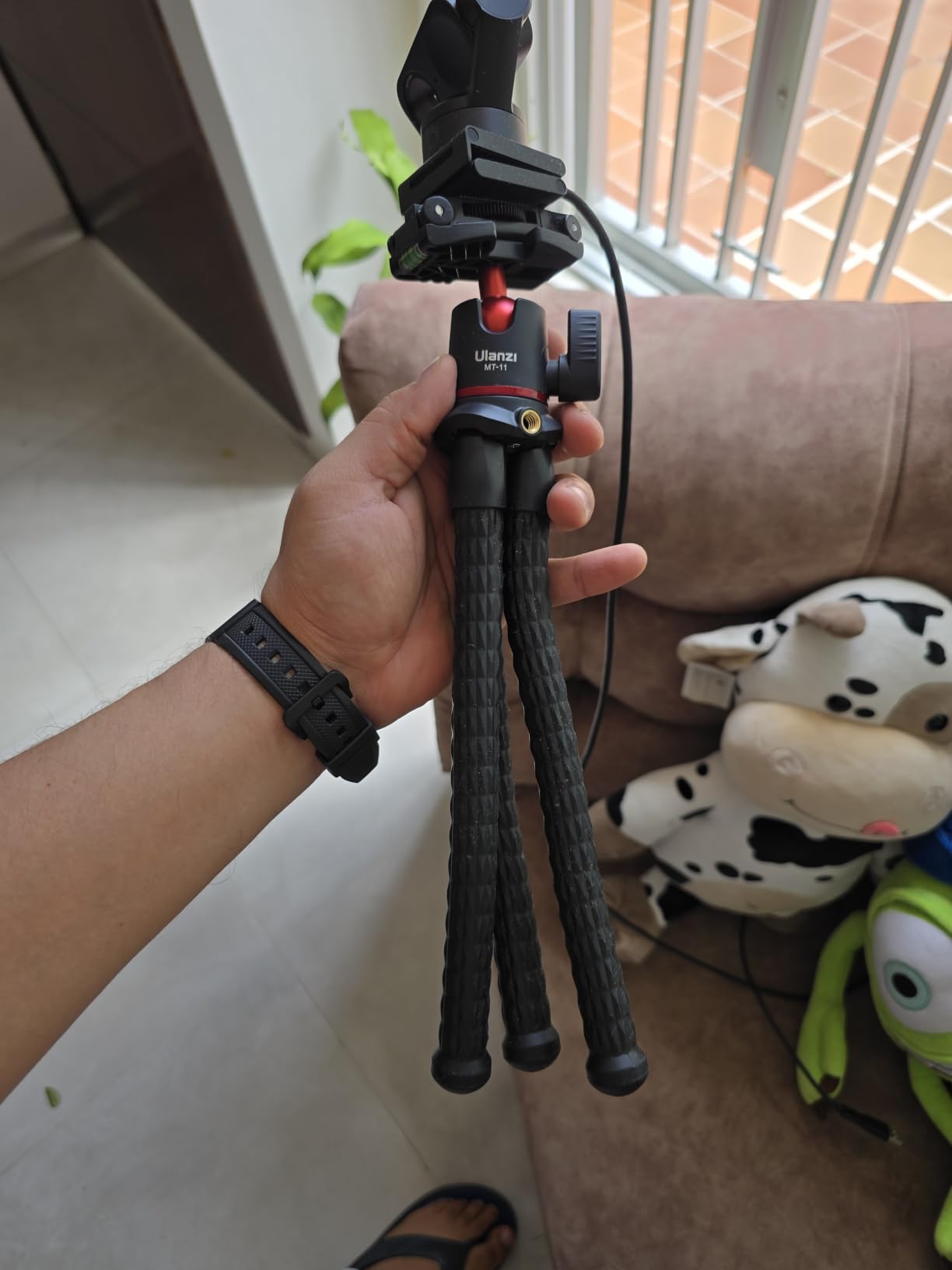 ULANZI Camera Tripod, Mini Flexible Stand w Hidden Phone Holder w Cold Shoe Mount, 1/4'' Screw f Magic Arm, Universal f iPhone 17 16 15 14 Pro Max XS Max Canon Nikon Sony DJ Pocket 4/3 Cameras customer photo 1