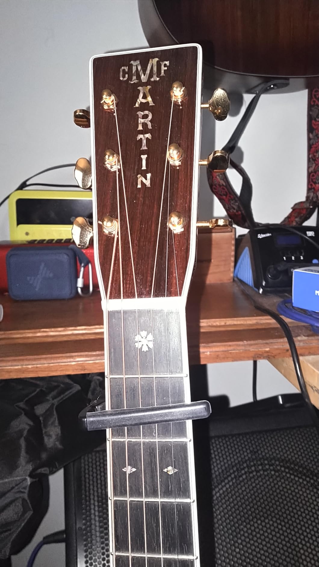 D'Addario Pro Plus Guitar Capo - Ideal for Acoustic, Electric, Classical, & 12-String Guitars - Black customer photo 1