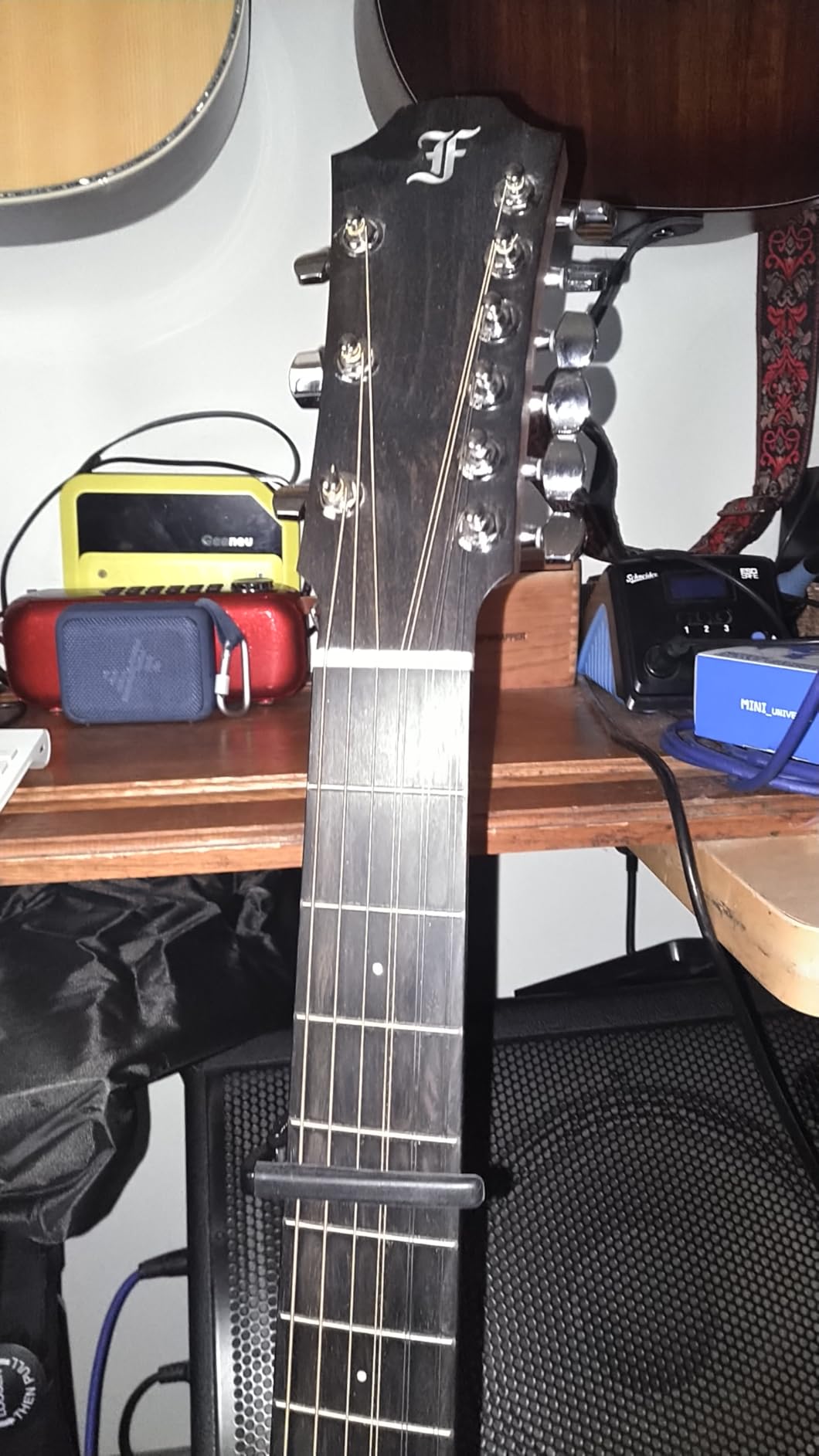 D'Addario Pro Plus Guitar Capo - Ideal for Acoustic, Electric, Classical, & 12-String Guitars - Black customer photo 2