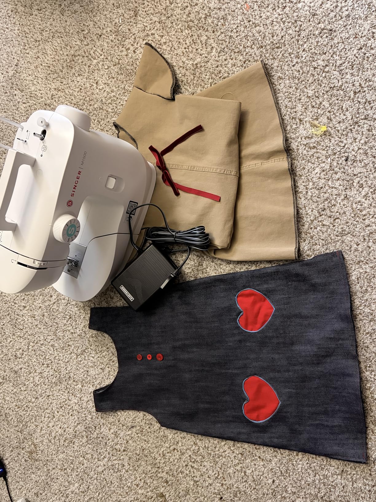 SINGER M1500 Sewing Machine + Accessory Kit | 6 Built-In Stitches Deliver 57 Stitch Applications | Lightweight & Portable | LED Light & 4-Step Buttonhole | Great for Quilting, Crafts & Mending customer photo 2