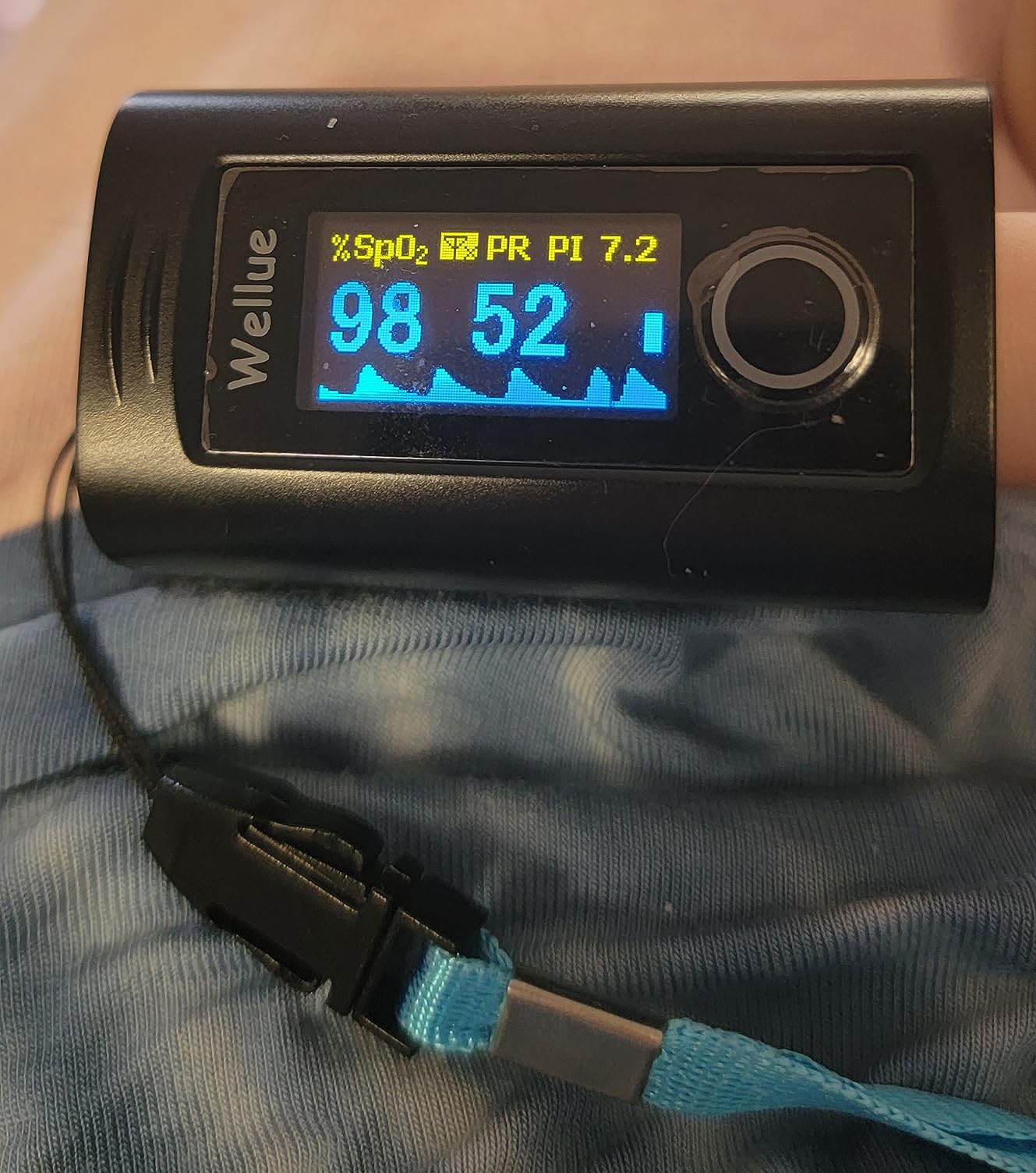 Wellue Bluetooth Pulse Oximeter Fingertip, Blood Oxygen Saturation Monitor with Free APP, Batteries, Carry Bag & Lanyard customer photo 1