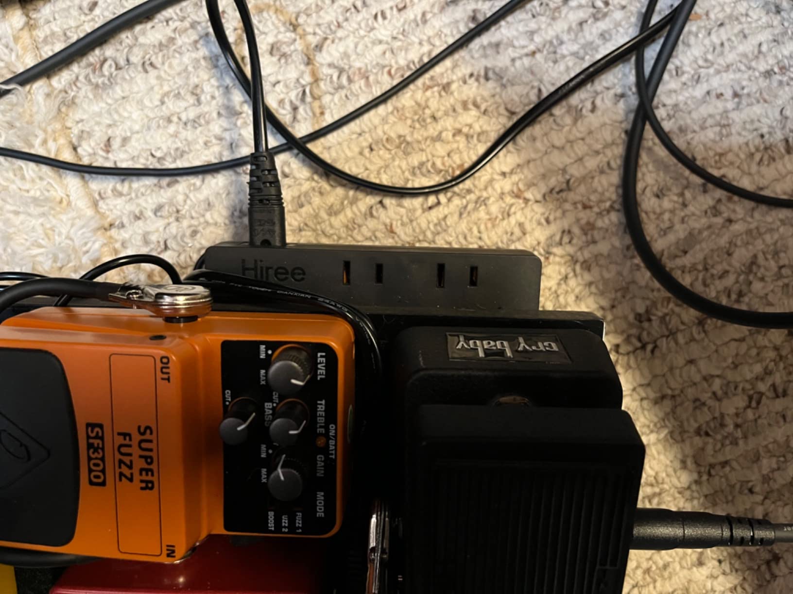 Hiree Guitar Pedal Power Supply 7 DC Output for 9V Effect Pedal Board with 2 AC Outlets for Charging Speaker, Musical Instruments customer photo 2
