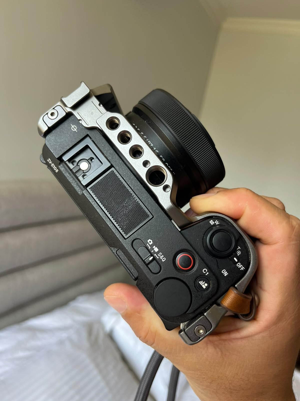 SmallRig ZV-E10 II HawkLock Quick Release Cage Kit for Sony ZV-E10 II with Cable Clamp for HDMI, Built-in Ergonomically Designed Silicone Handle, Quick-Release Plate for Arca, QD Socket customer photo 1