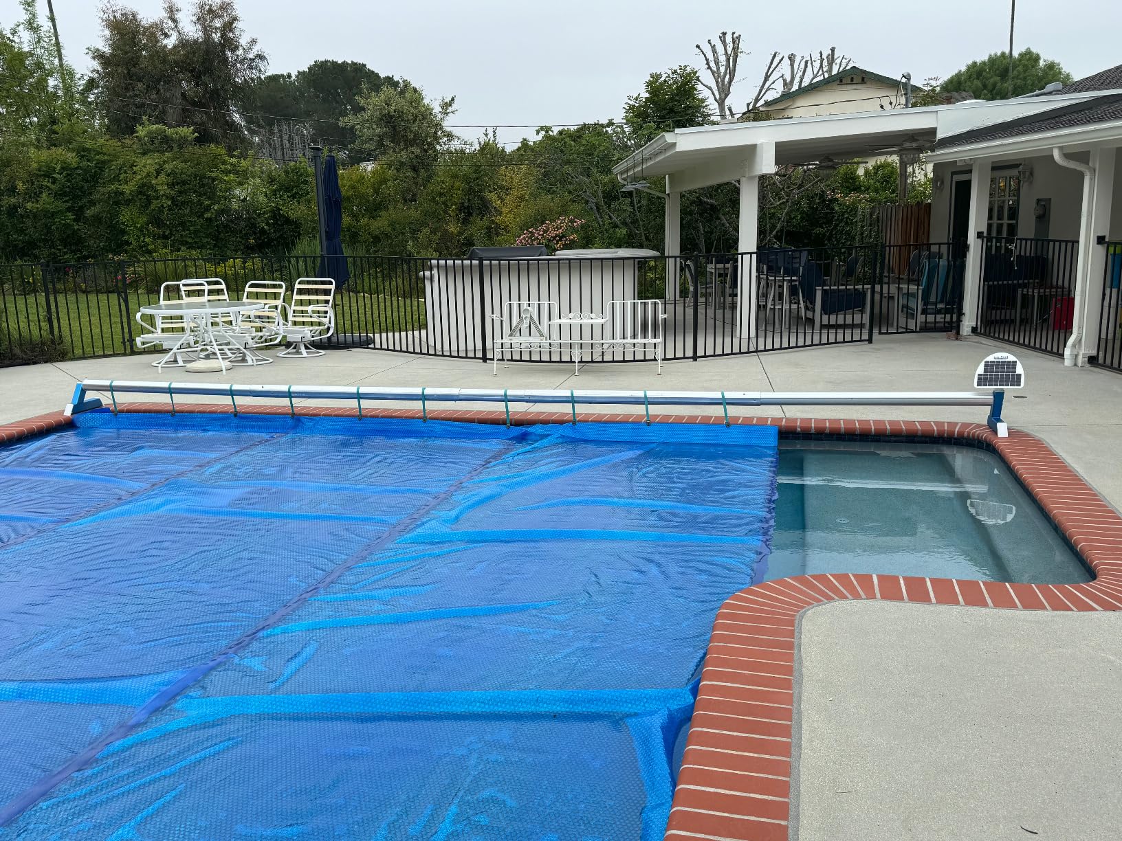Automatic Motorized Solar Blanket Cover Reel/Roller for Pools up to 20x40' | Solar Battery Powered - Click-of-Button Simple Operation - Suitable for Rectangular Swimming Pools customer photo 1