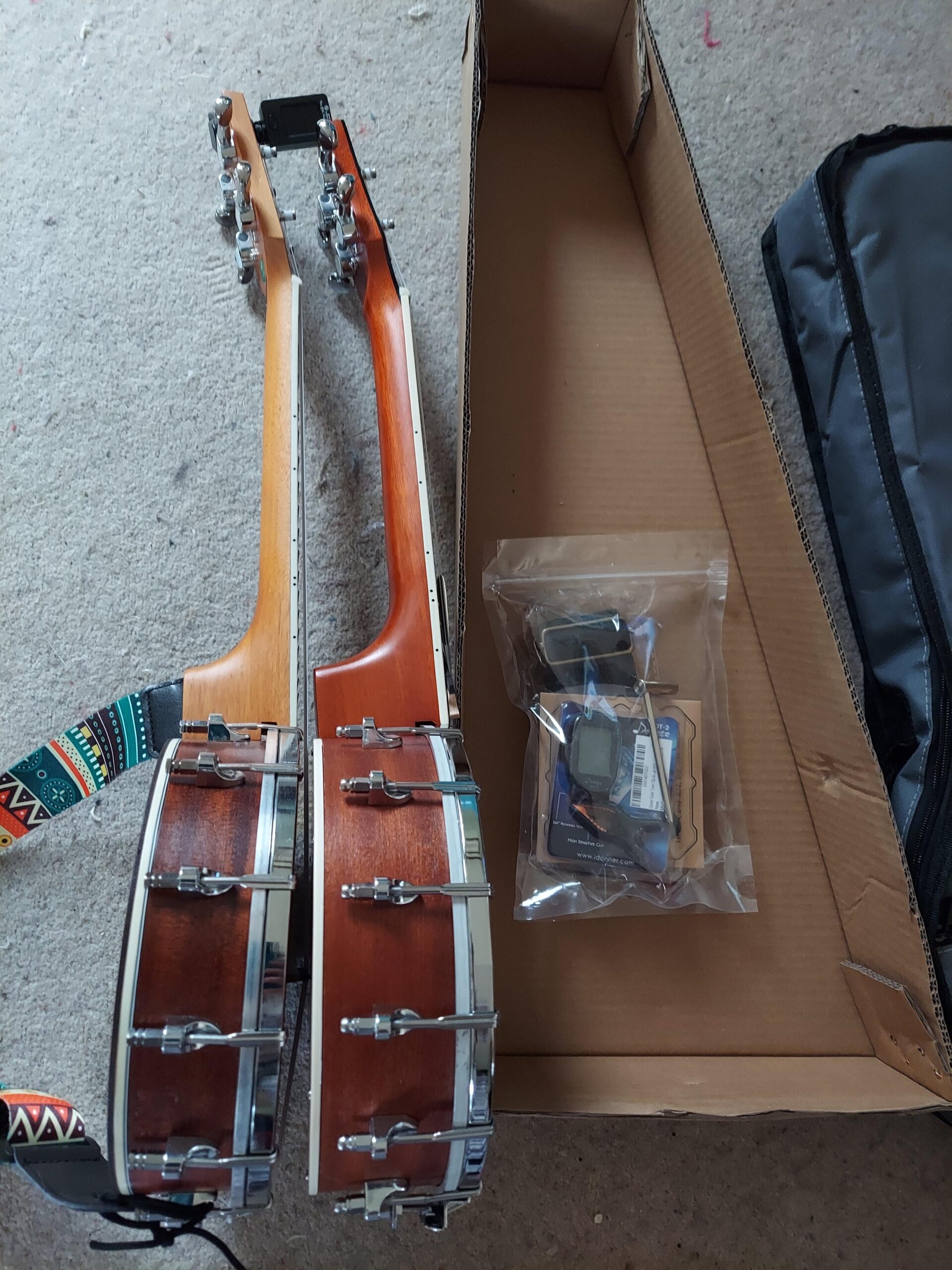 Donner Banjolele 4 String Banjo Ukulele kit for Adult Beginner with Banjo Tuners, Gig Bag, Picks, 23 Inch Sapele customer photo 1