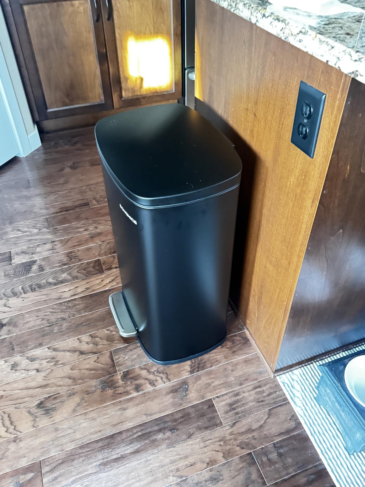 SONGMICS 13 Gallon (50 L) Trash Can, Stainless Steel Kitchen Garbage Can, Recycling or Waste Bin, Soft Close, Step-On Pedal, Removable Inner Bucket, Silver ULTB050E01 customer photo 1