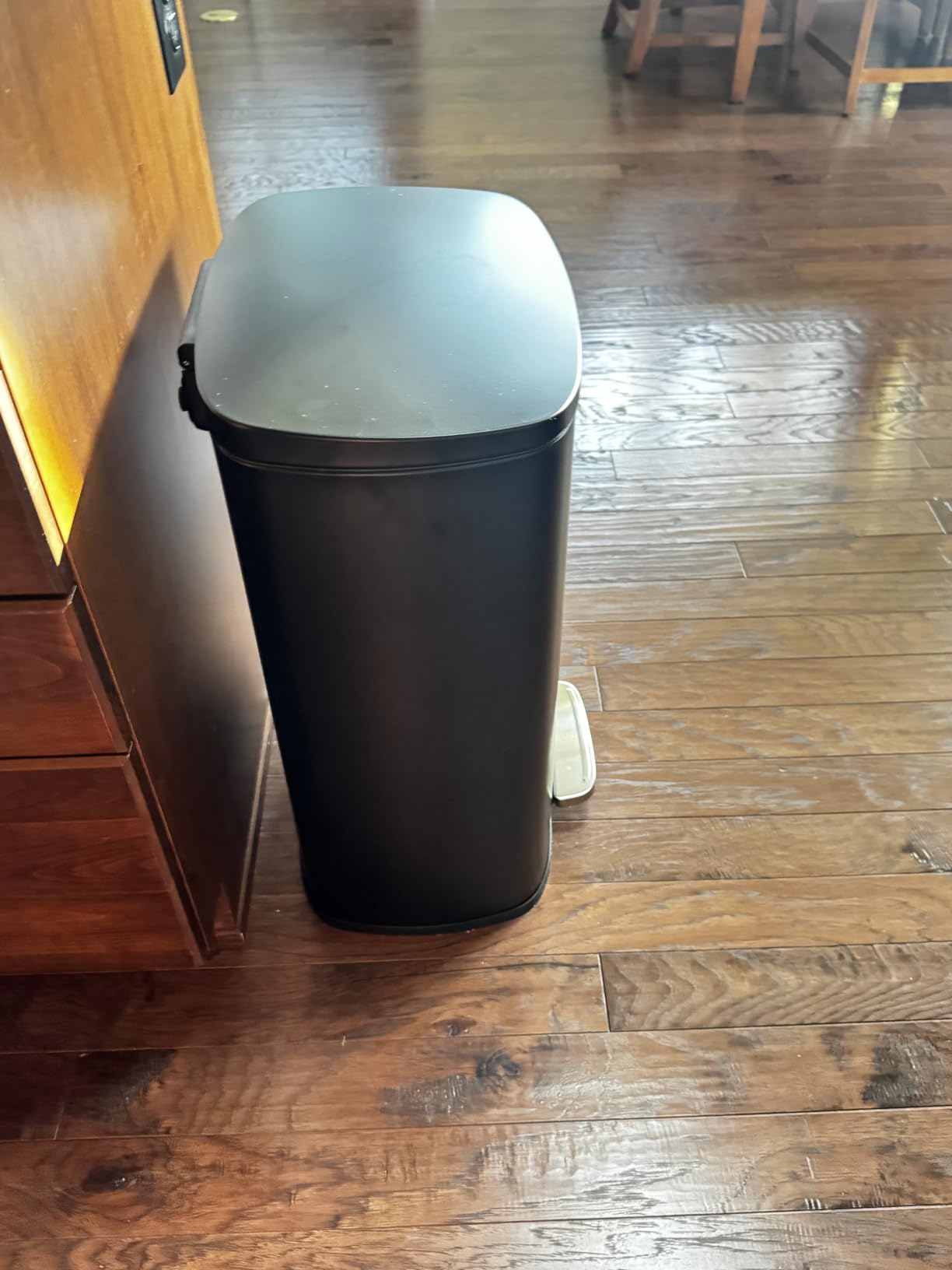 SONGMICS 13 Gallon (50 L) Trash Can, Stainless Steel Kitchen Garbage Can, Recycling or Waste Bin, Soft Close, Step-On Pedal, Removable Inner Bucket, Silver ULTB050E01 customer photo 2