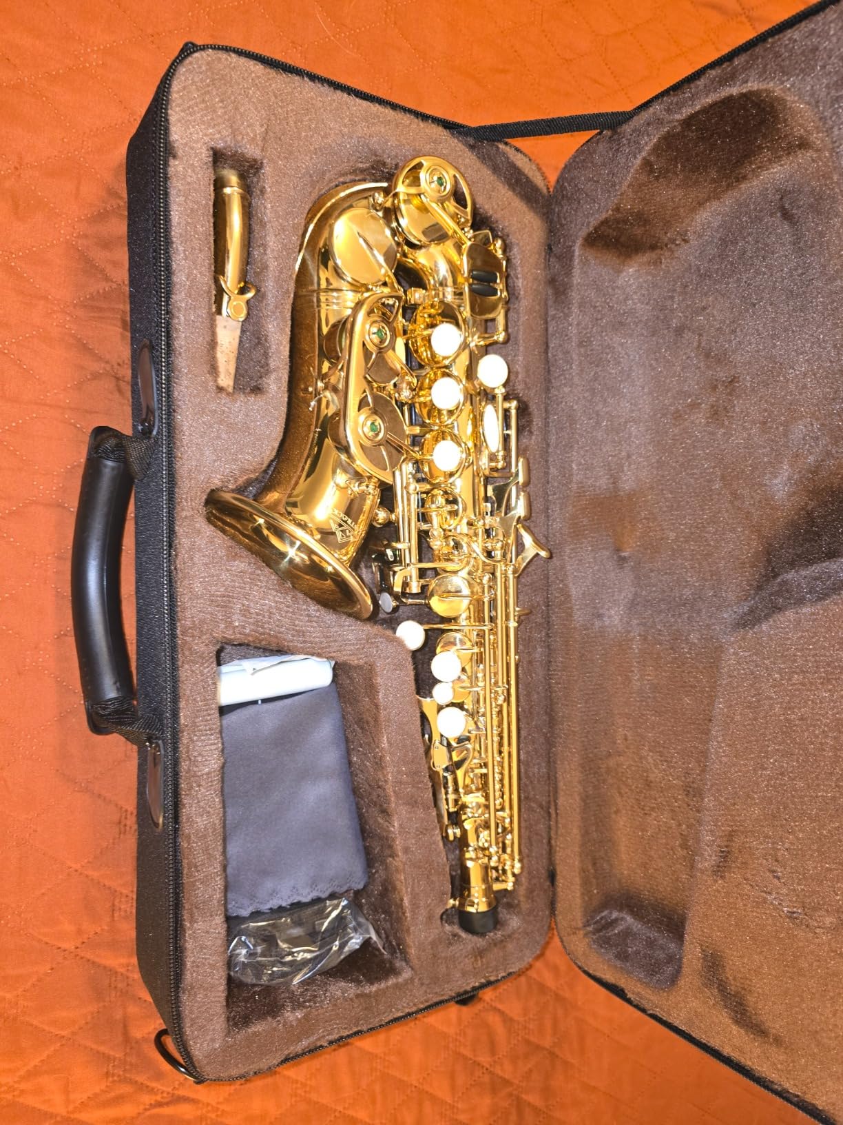 EASTROCK Soprano Saxophone Curved Bb Flat Gold Sax Instruments for Beginners Intermediate Players with Carrying Case, Mouthpiece, Pads, Reed, Cleaning Kit, Neck Strap, White Gloves customer photo 2