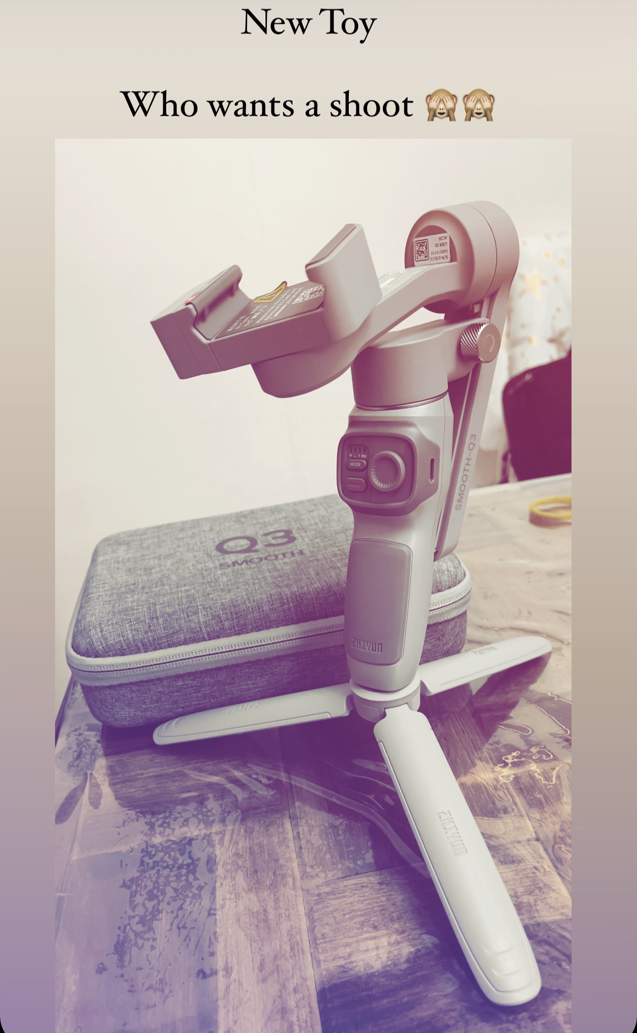 Zhiyun Smooth Q3 Combo, 3-Axis Phone Gimbal with Fill Light and Gimbal Bag, Portable & Foldable, Gesture Control, Video Recording, Auto Tracking Gimbal Stabilizer for Smartphone for iPhone & Android customer photo 1