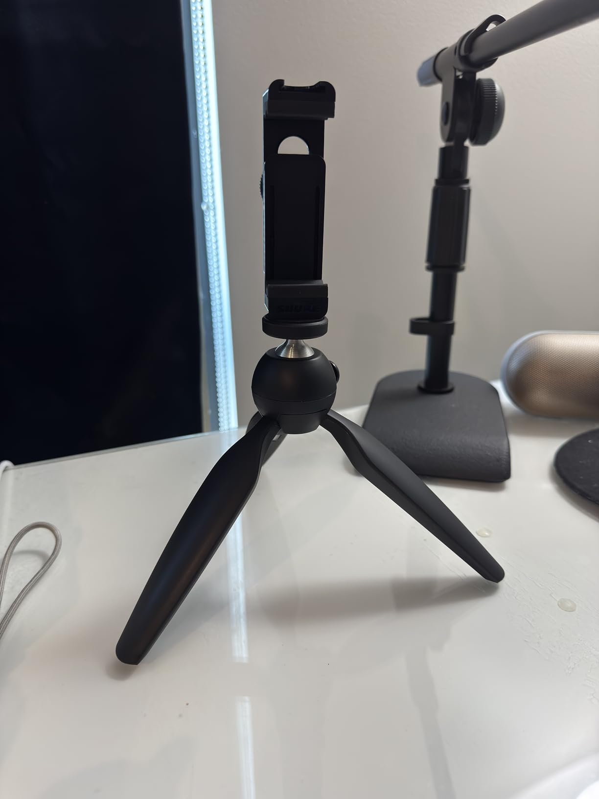 Manfrotto MTPIXIMII-B, PIXI Mini Tripod with Handgrip for Compact System Cameras, for DSLR, Mirrorless, Video, Made in Italy, Technopolymer and Aluminum, Black customer photo 1