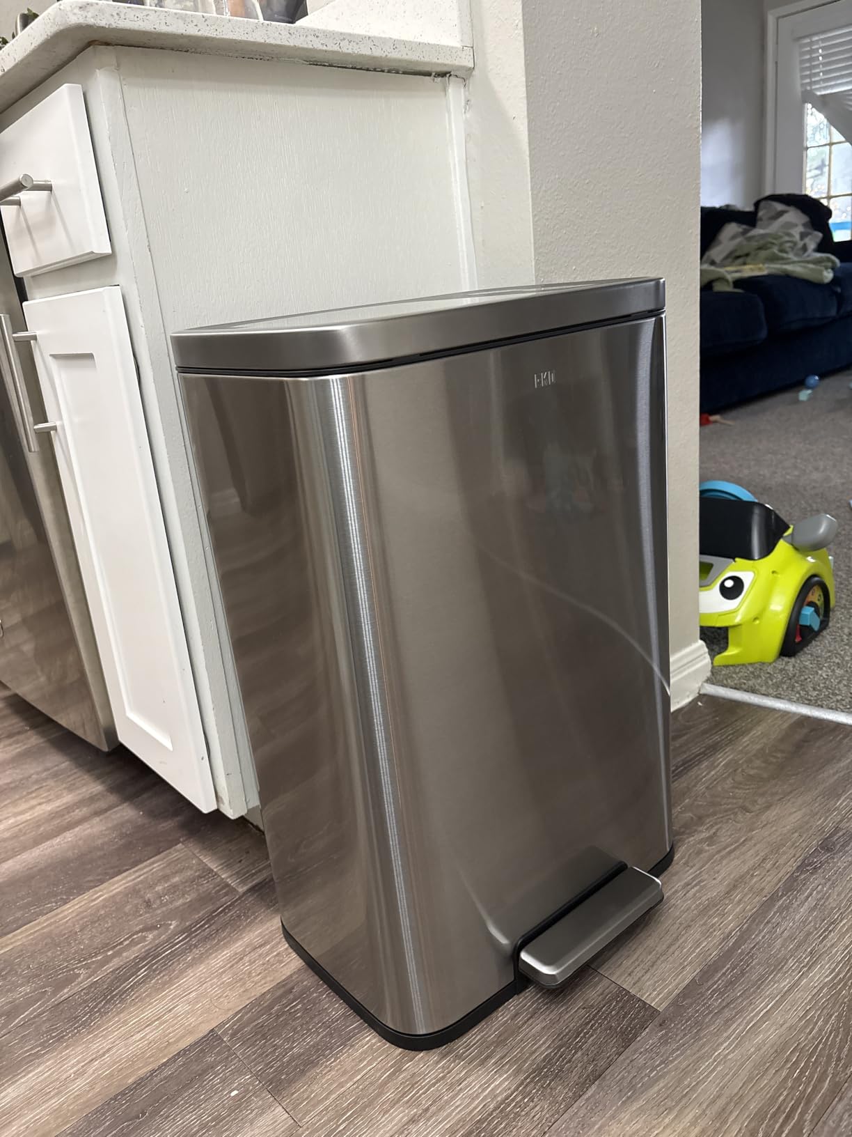 EKO Madison Brushed Stainless Steel 13.2 Gal/50L Kitchen Step Trash Can or Recycling Bin, Removable Inner Liner, Soft Close Lid, Fingerprint Resistant Finish customer photo 1