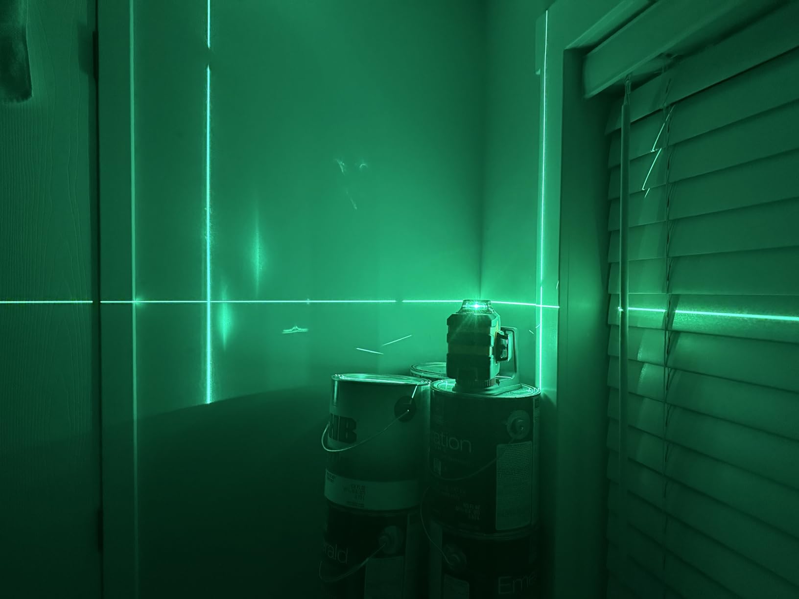 Laser Level with 12 Green Lines, Built-in 5200 mAh Li-ion Battery | 3×360° Full Coverage, for Construction and Picture Hanging customer photo 1
