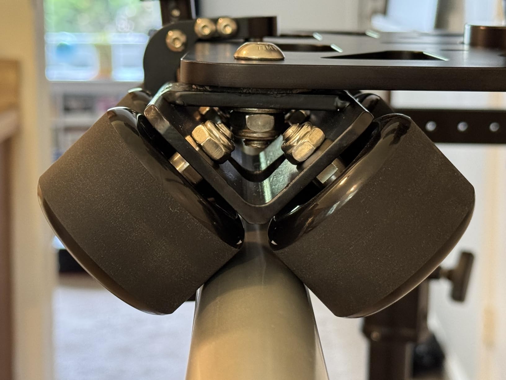 PROAIM Breeza Aluminum Camera Dolly Slider with Track Ends, 100kg/220lb | CNC aluminum slider with 16-wheel floating trucks; smooth on straight or curved tracks, Mitchell + 75mm + 100mm bowl mounts customer photo 1