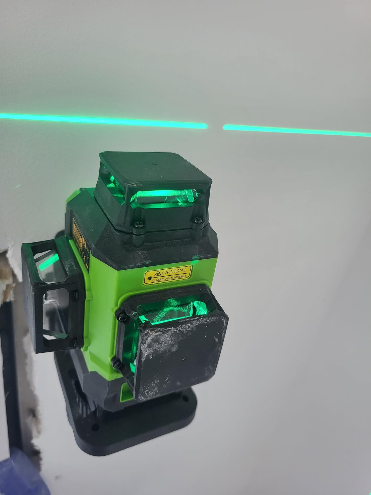 Huepar Laser Level 360 Self Leveling, Rechargeable Green Laser 3x360° Cross Line Lazer Leveler 3D Level Laser Tool for Construction and Picture Hanging - HM03CG customer photo 1