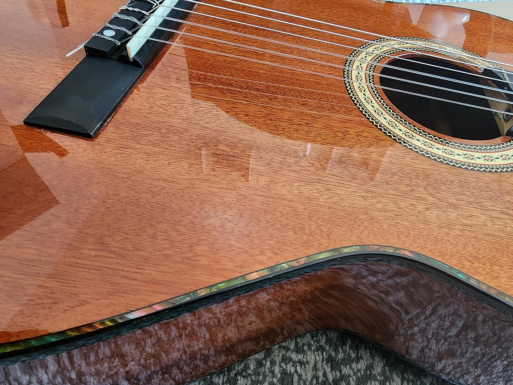Vangoa Classical Guitar 4/4, 39 Inch Full Size Nylon String Guitar for Beginner Adults, Guitar Bundle with Gig Bag & Footstool, Sapele Brown customer photo 2