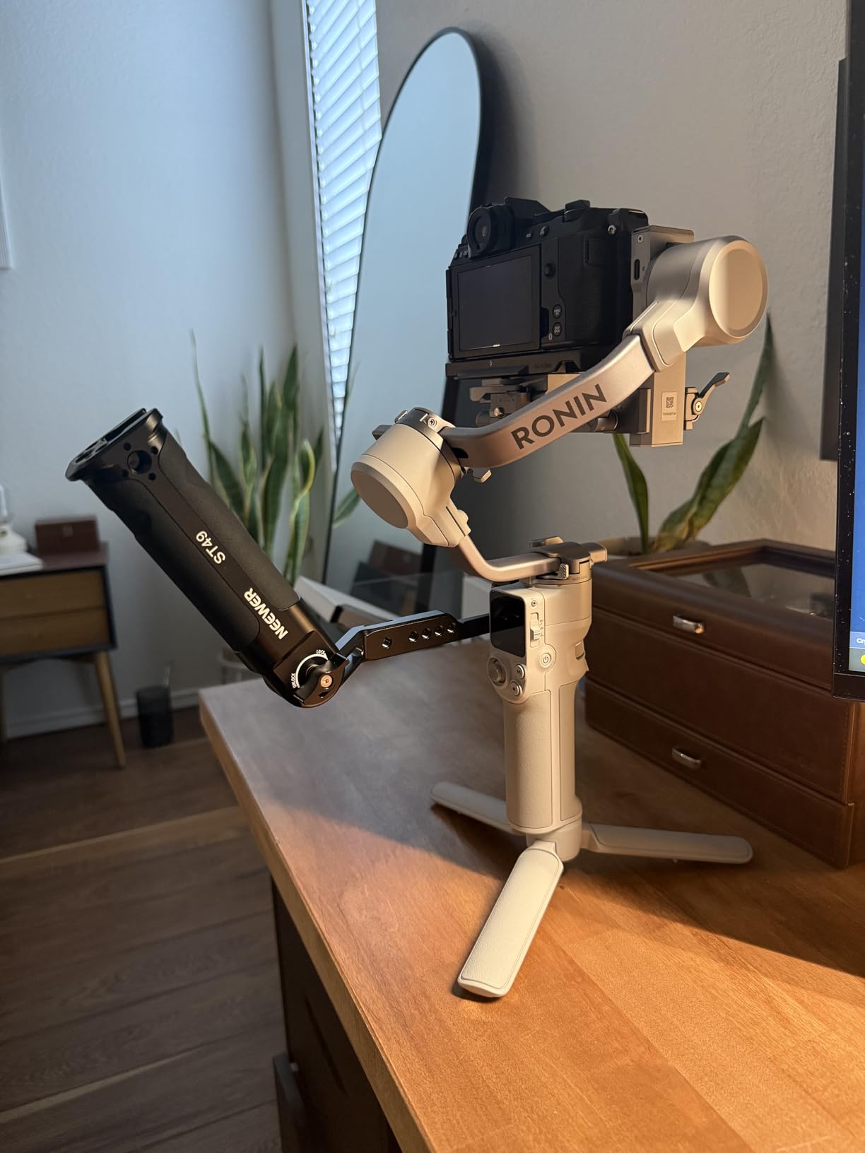 NEEWER Adjustable Sling Handle Grip Compatible with DJI Ronin RS4 RS3 Mini RS 3 Pro RS 2 RSC 2 Gimbal Stabilizer for Low Angle Shot, Max Load 13.2lb, ST49 customer photo 1