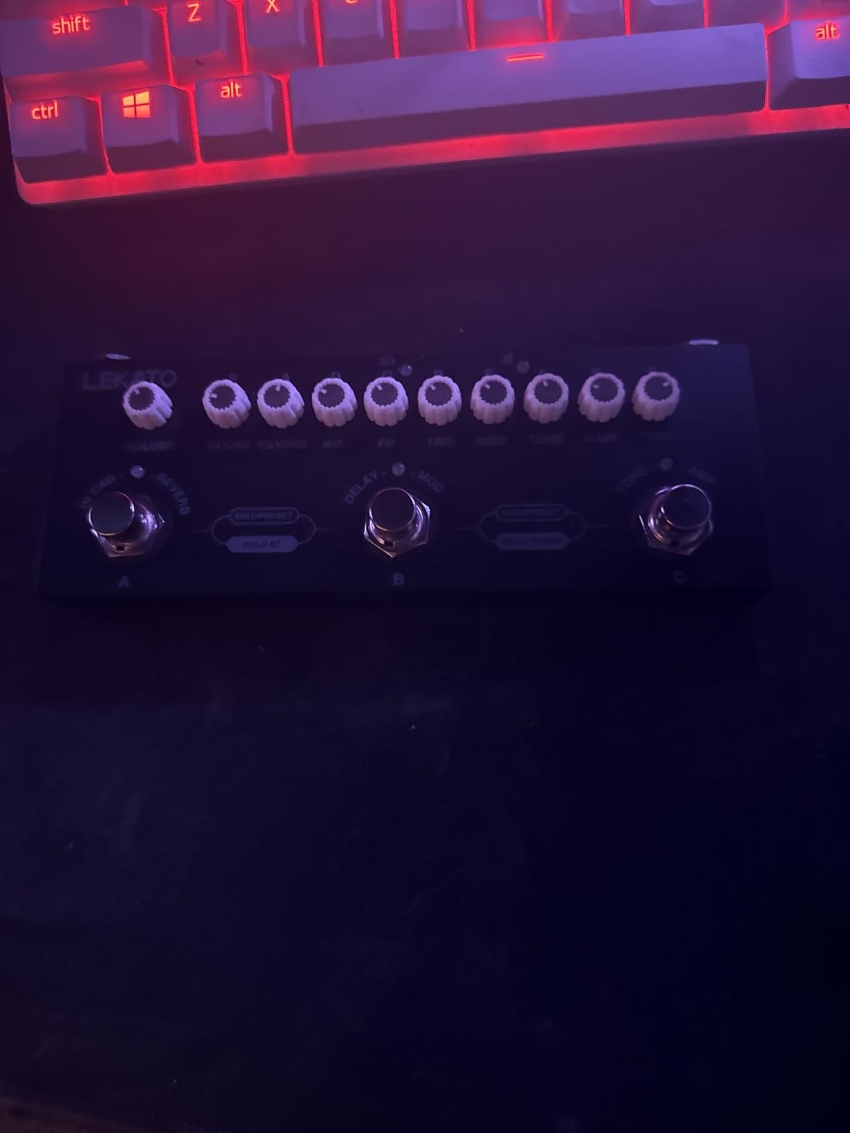 LEKATO Bass Multi Effects Pedal with IR Loading 9 AMP Models, Delay Reverb Chorus, Multi Effects Processor for Bass, Bluetooth 5.0, Recording, Built-in Battery customer photo 1