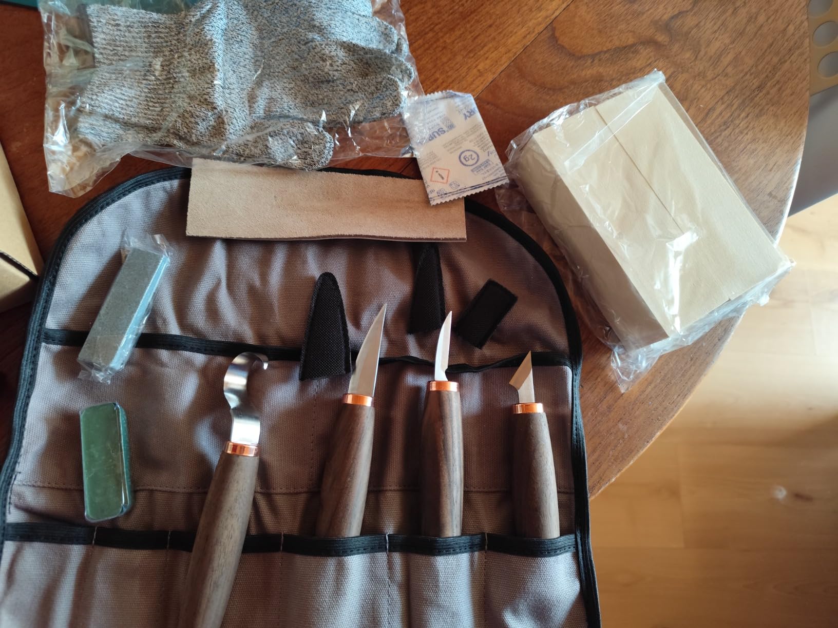 Wood Carving Tools Pack of 15 - Includes Black Walnut Handle Wood Carving Knife, Whittling Knife, Hook Knife, Polishing Compound, Sharpening Stone, Cut Resistant Gloves, Wood Carving Kit for Beginners customer photo 1