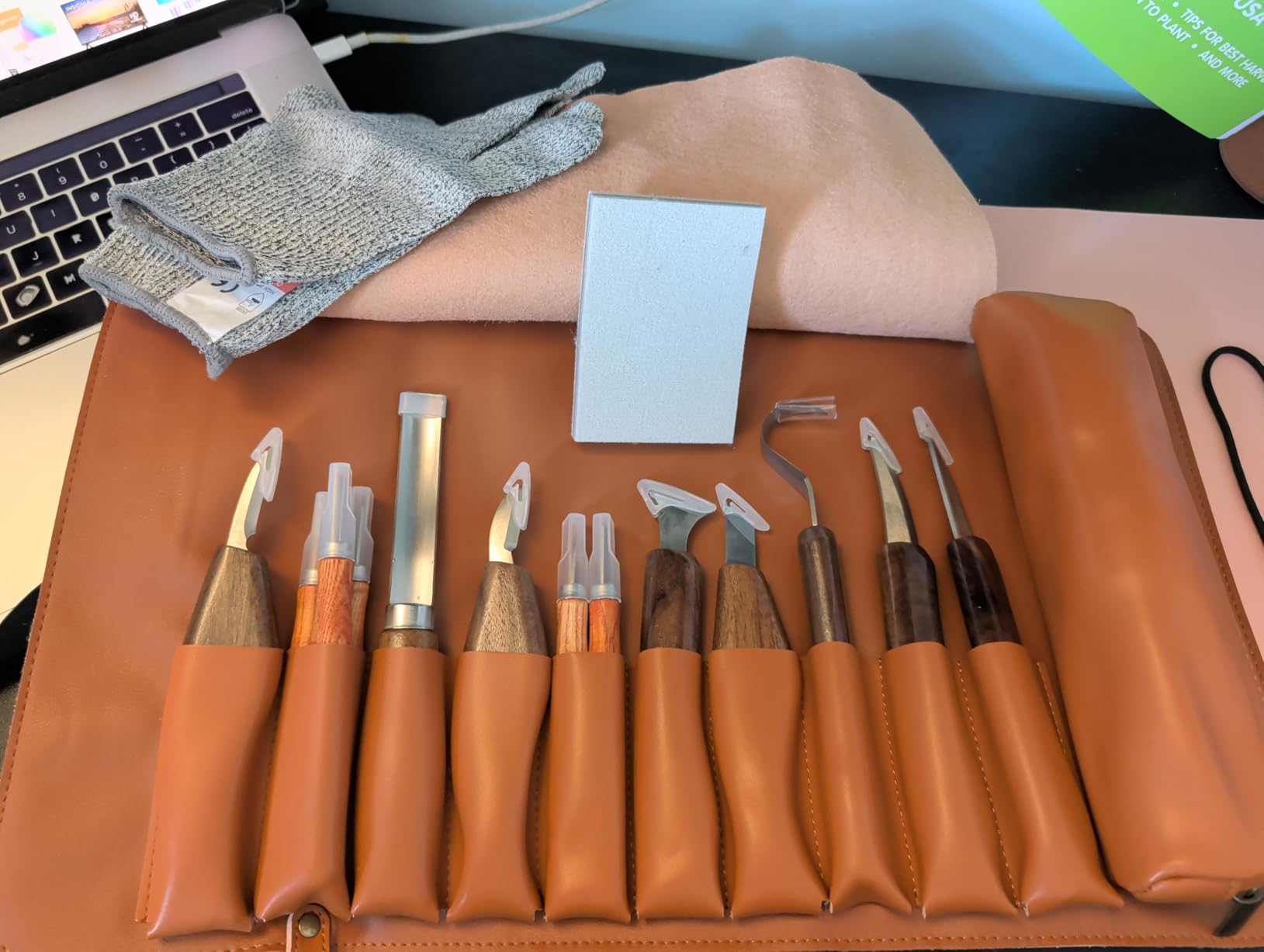 Tekchic Wood Carving Kit Deluxe - Whittling Knife, Wood Carving Knife Set, Wood Whittling Kit for Beginners, Carving Knife Woodworking Wood Carving Tools Set with Large Leather Case customer photo 1