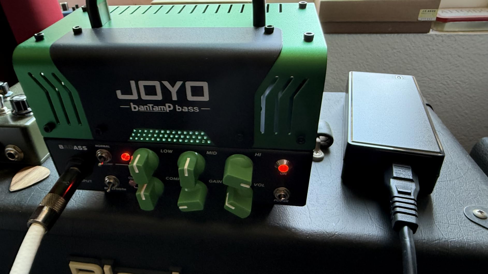 JOYO 50W Bass Amp Head Hybrid Tube Preamp with 12AX7, Compressor, 3-Band EQ, FX Loop, Bluetooth & Headphone Output for Bass Practice, Home Studio & Small Gig (Require External Speaker Cabinet) Badass customer photo 2