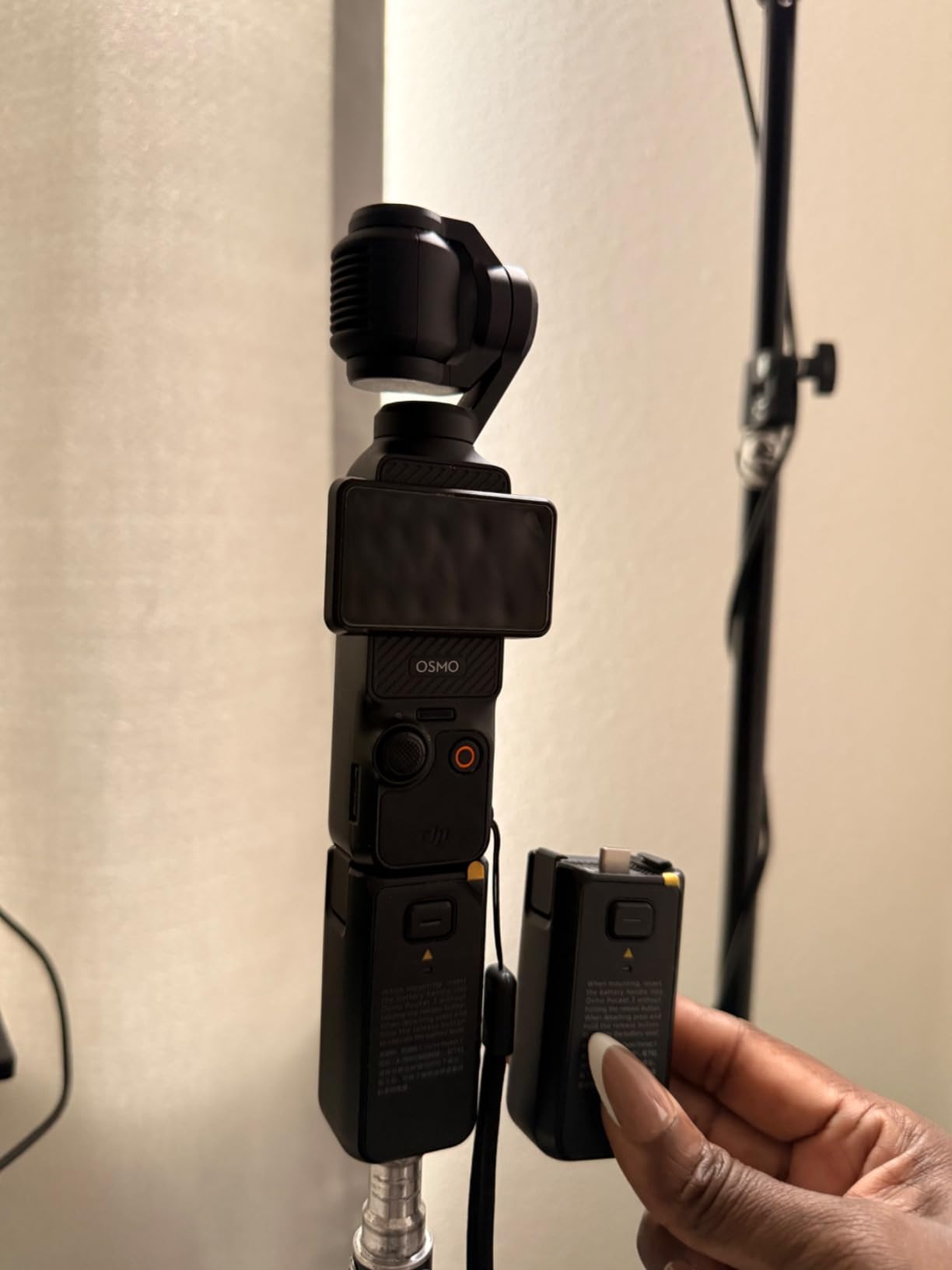 DJI Osmo Pocket 3 Battery Handle | 950mAh built-in battery with USB-C port and 1/4
