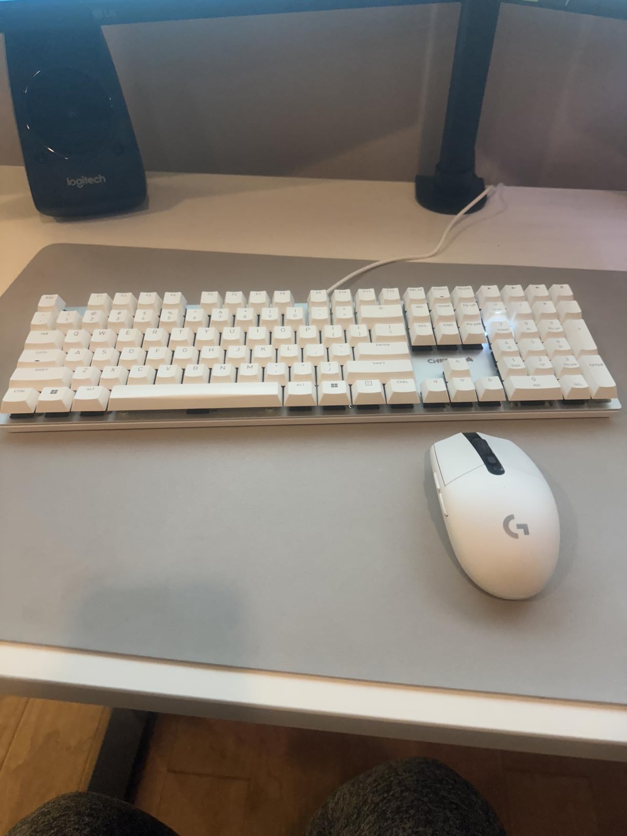 Cherry KC 200 MX, Wired Mechanical Office Keyboard, Modern Design with Elegant Aluminum Surface, USB-A Connection, MX2A Silent RED Switches, Black/Bronze customer photo 2
