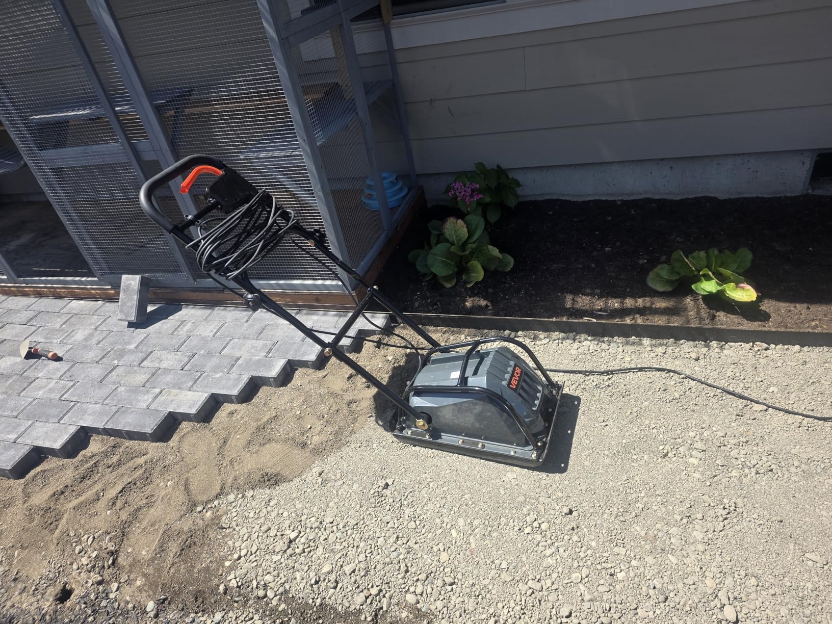 VEVOR 6.5HP Plate Compactor, 196CC Gas Engine, 2360 lbs Vibratory Compaction Tamper, 22.1x15.9 in Plate Power Jumping Jack Tamper, 5600 VPM Pavement Compactor for Walkways, Asphalts, Paver Landscaping customer photo 1