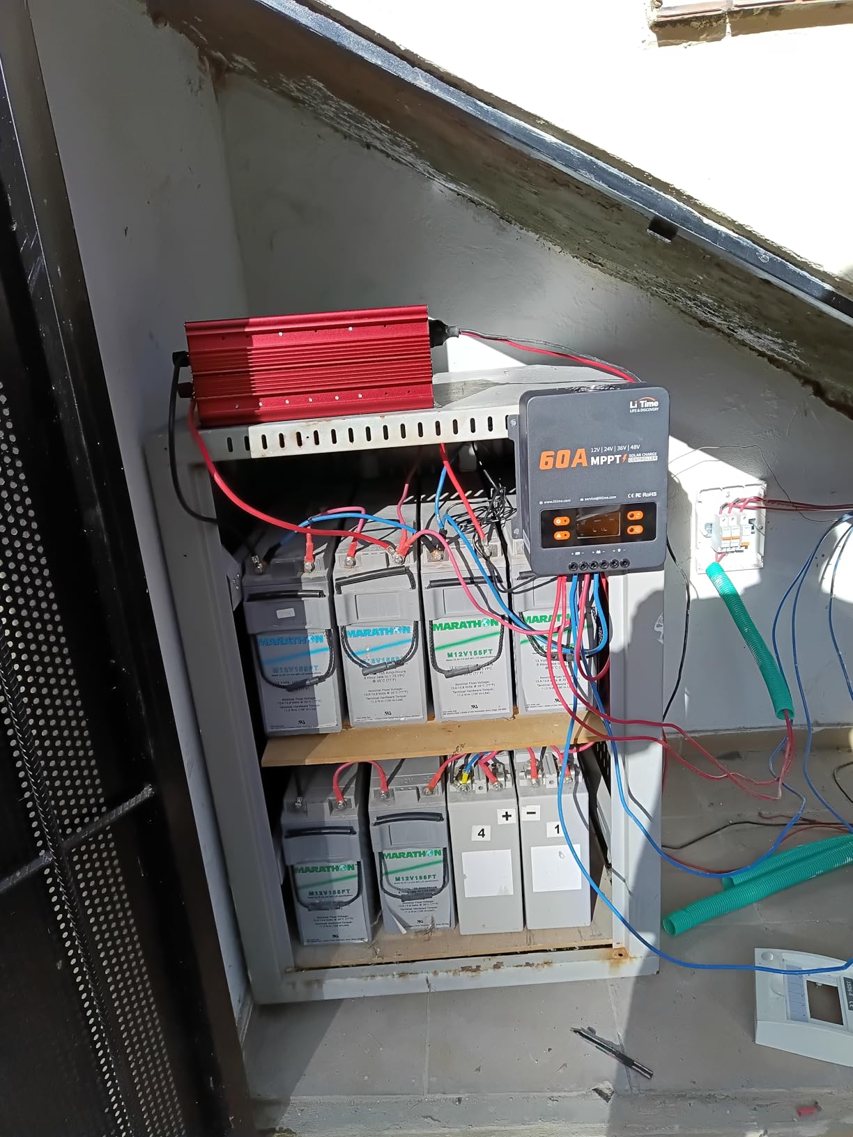 LiTime 60A MPPT Solar Charge Controller 12V/24V/36V/48V Auto, Max PV Input 200VDC LCD Display Solar Panel Regulator for LiFePO4/Lead-acid Battery customer photo 2